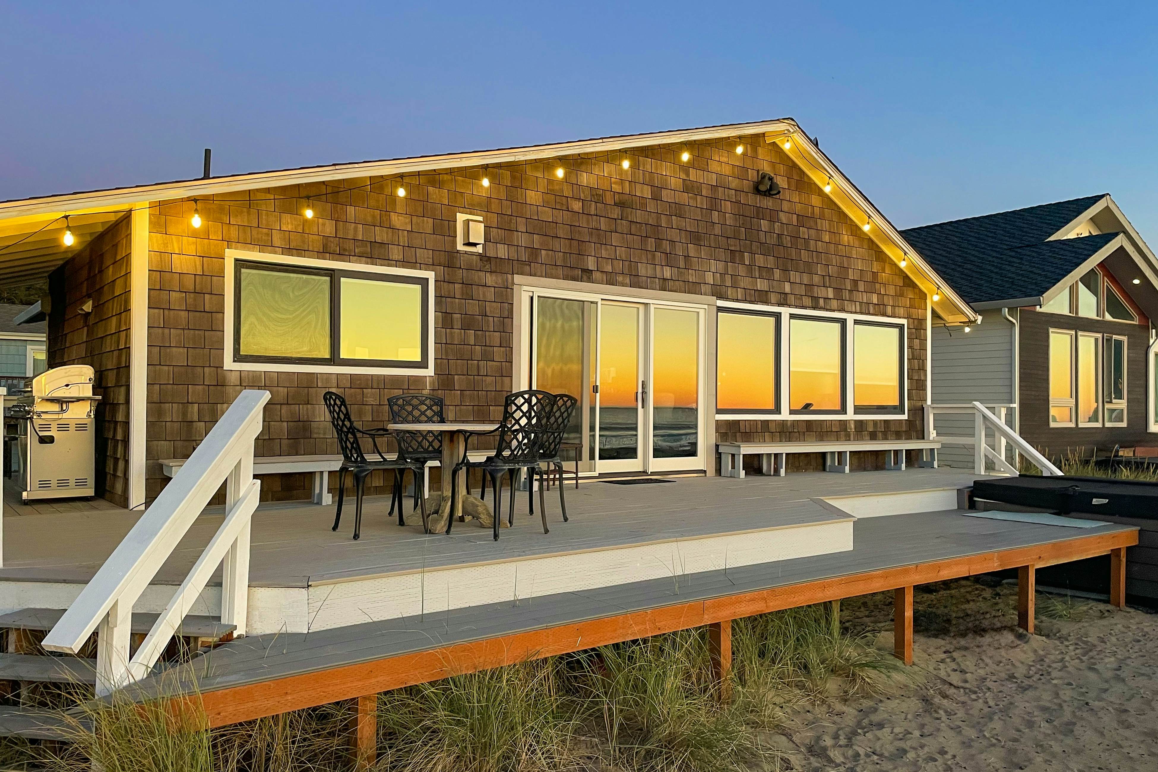 Beachfront home with ocean-view hot tub & wood-burning fireplace - dog-friendly