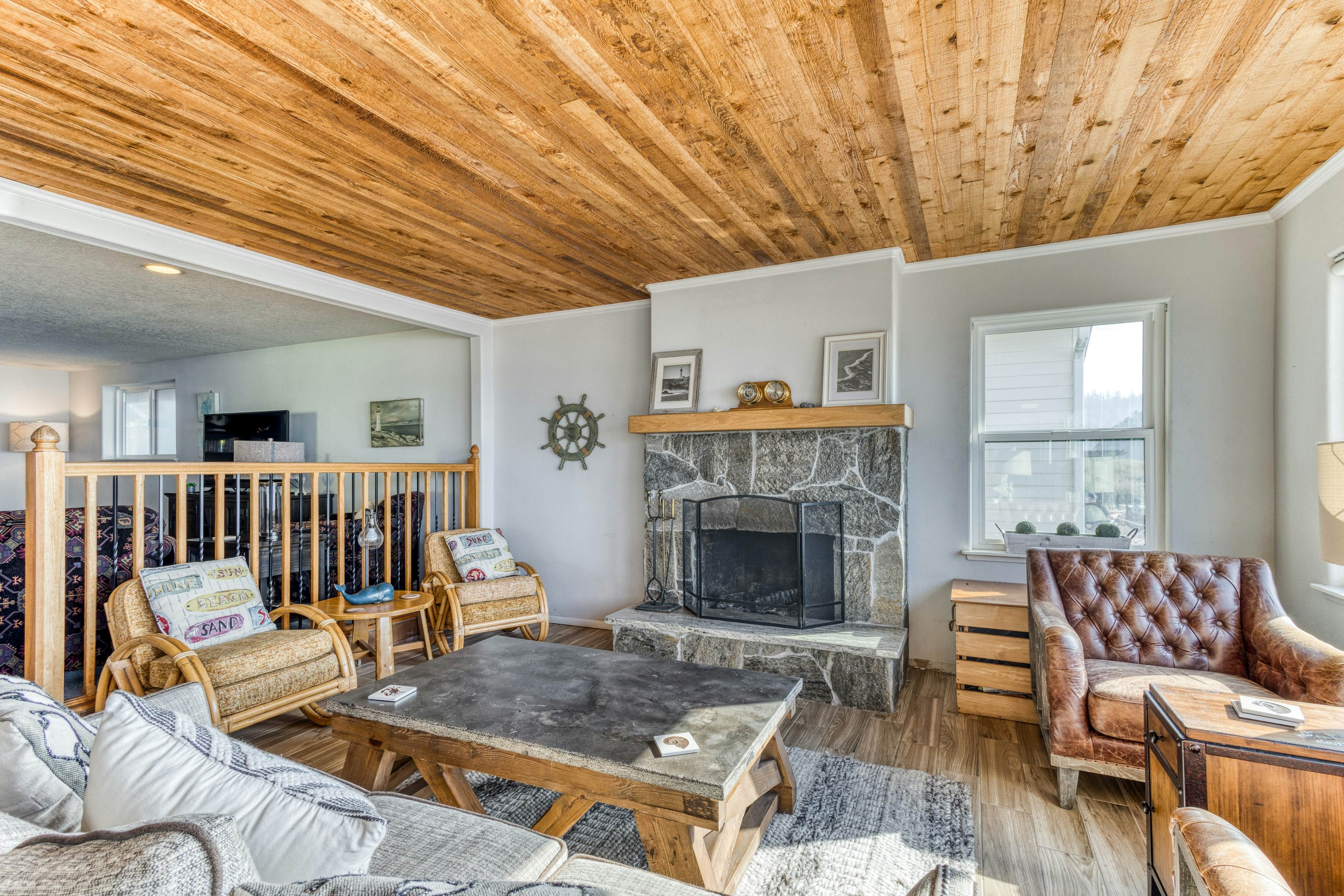 Beachfront home with ocean-view hot tub & wood-burning fireplace - dog-friendly