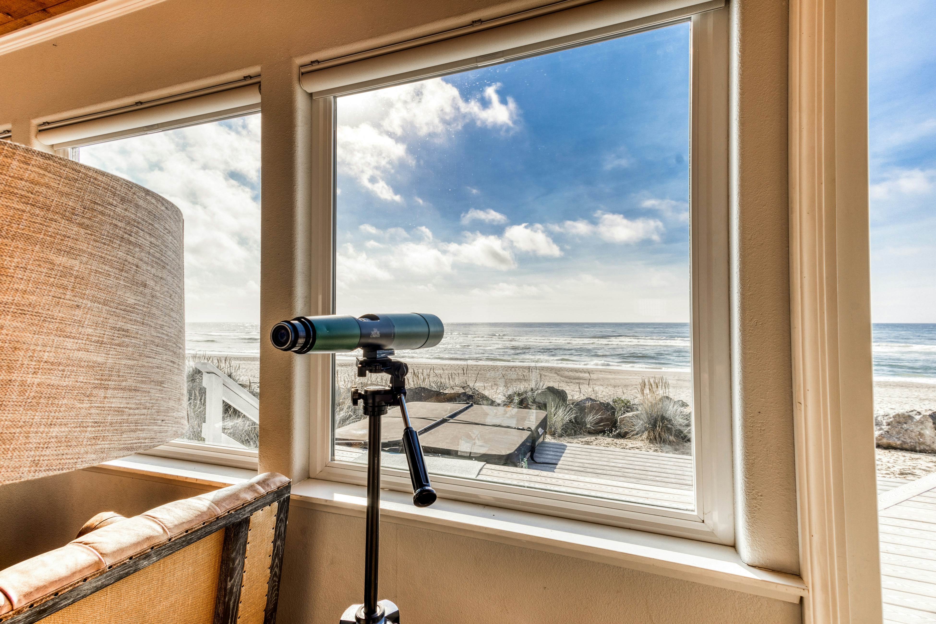 Beachfront home with ocean-view hot tub & wood-burning fireplace - dog-friendly