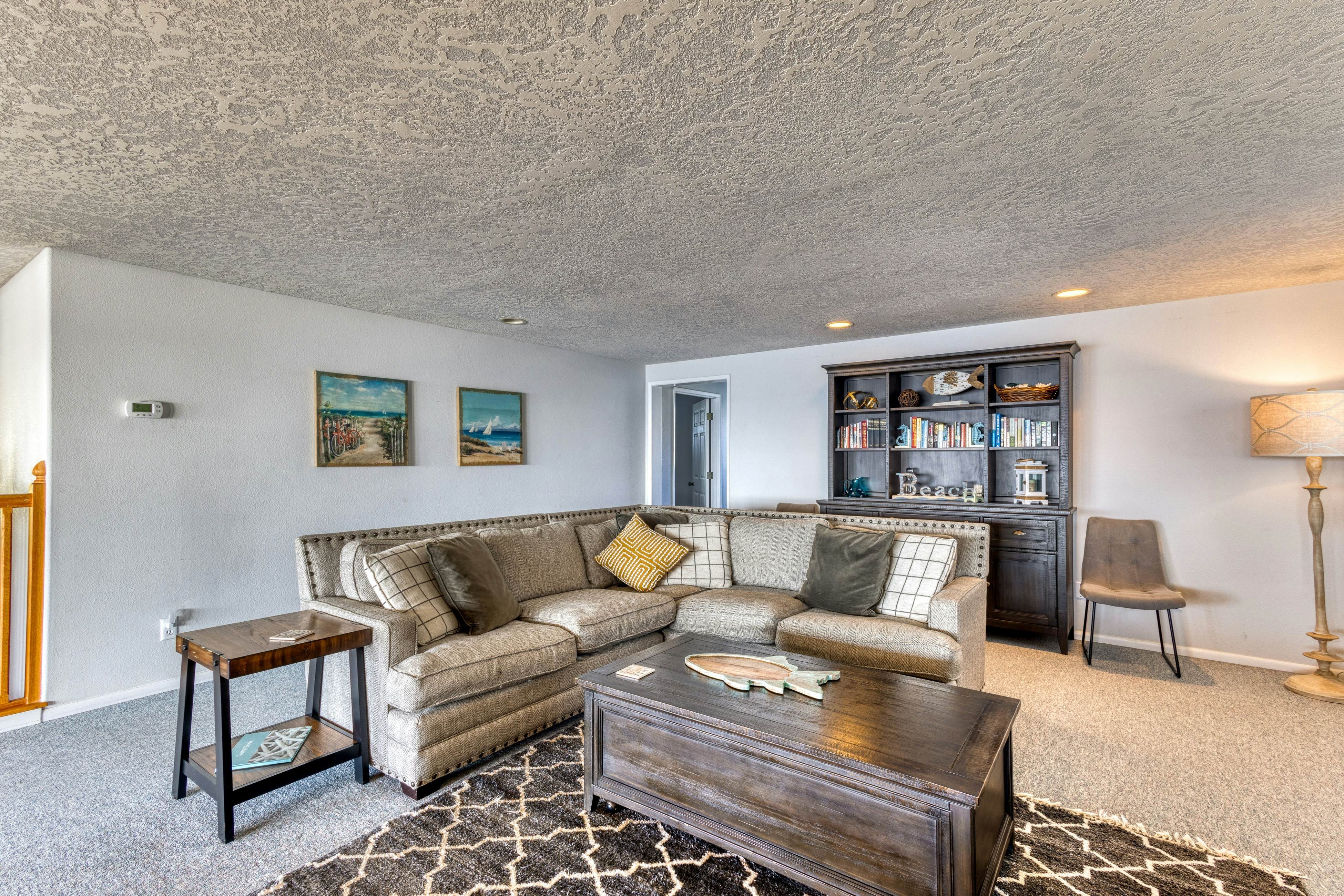 Beachfront home with ocean-view hot tub & wood-burning fireplace - dog-friendly