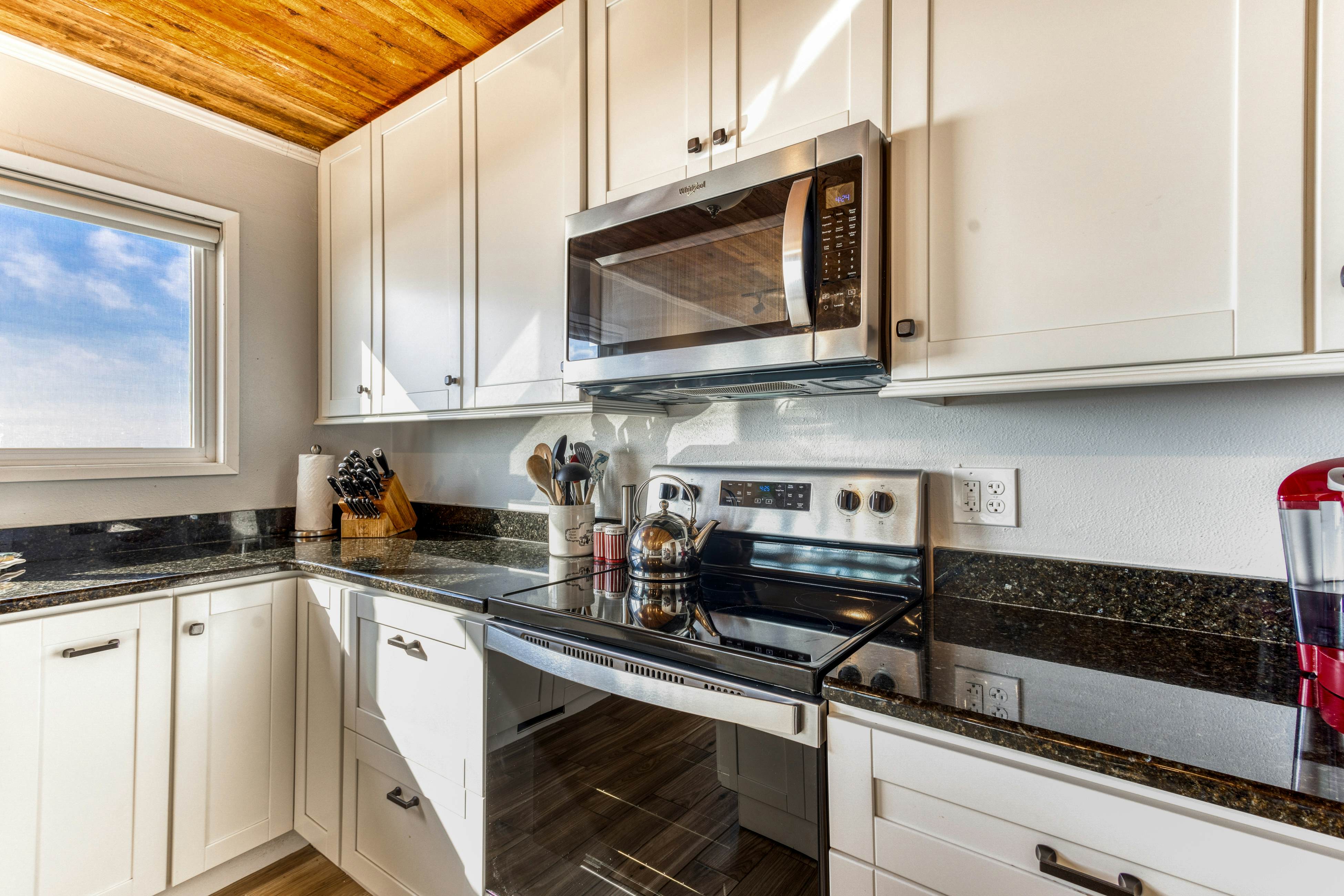 Beachfront home with ocean-view hot tub & wood-burning fireplace - dog-friendly