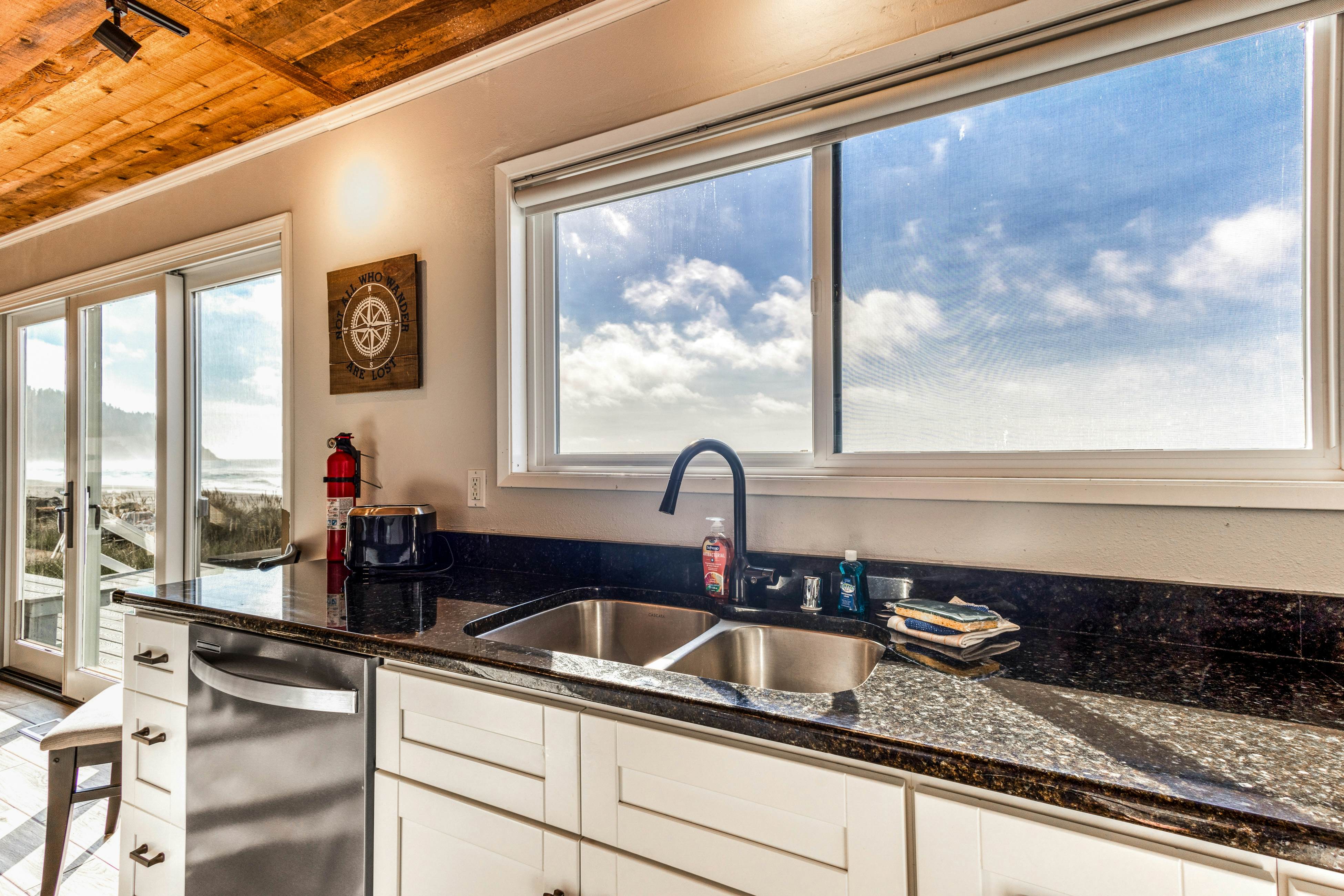 Beachfront home with ocean-view hot tub & wood-burning fireplace - dog-friendly