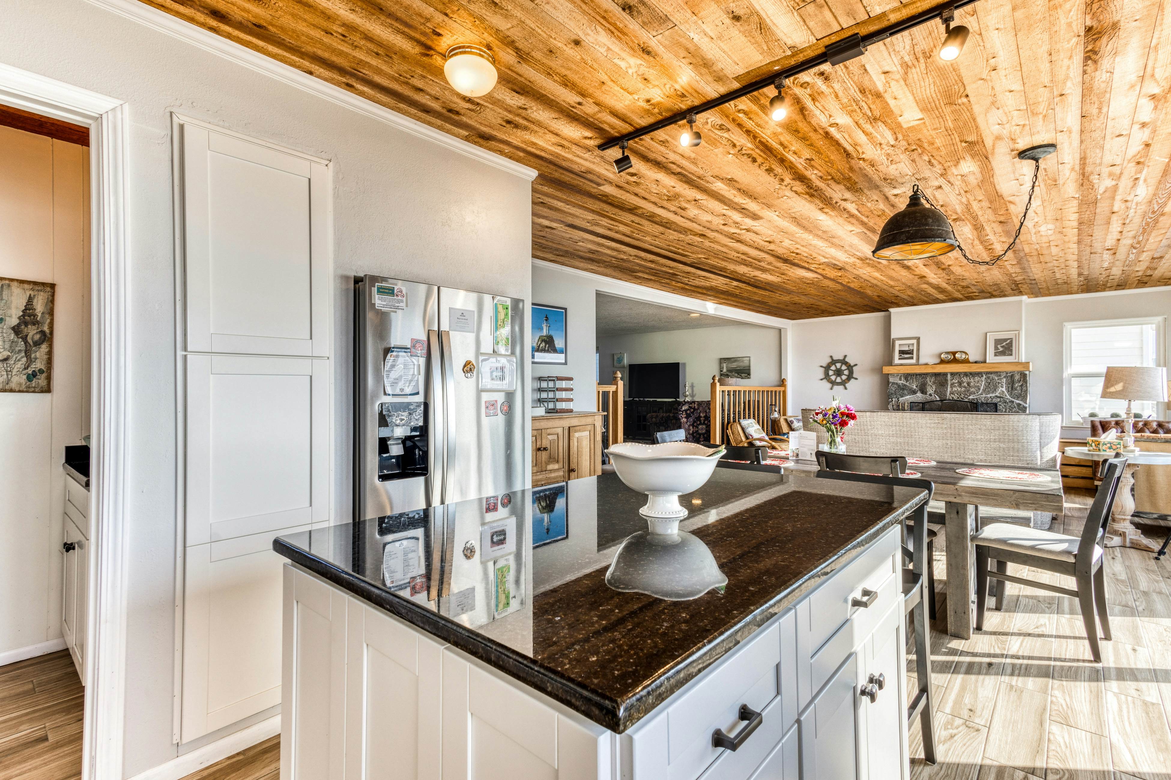 Beachfront home with ocean-view hot tub & wood-burning fireplace - dog-friendly