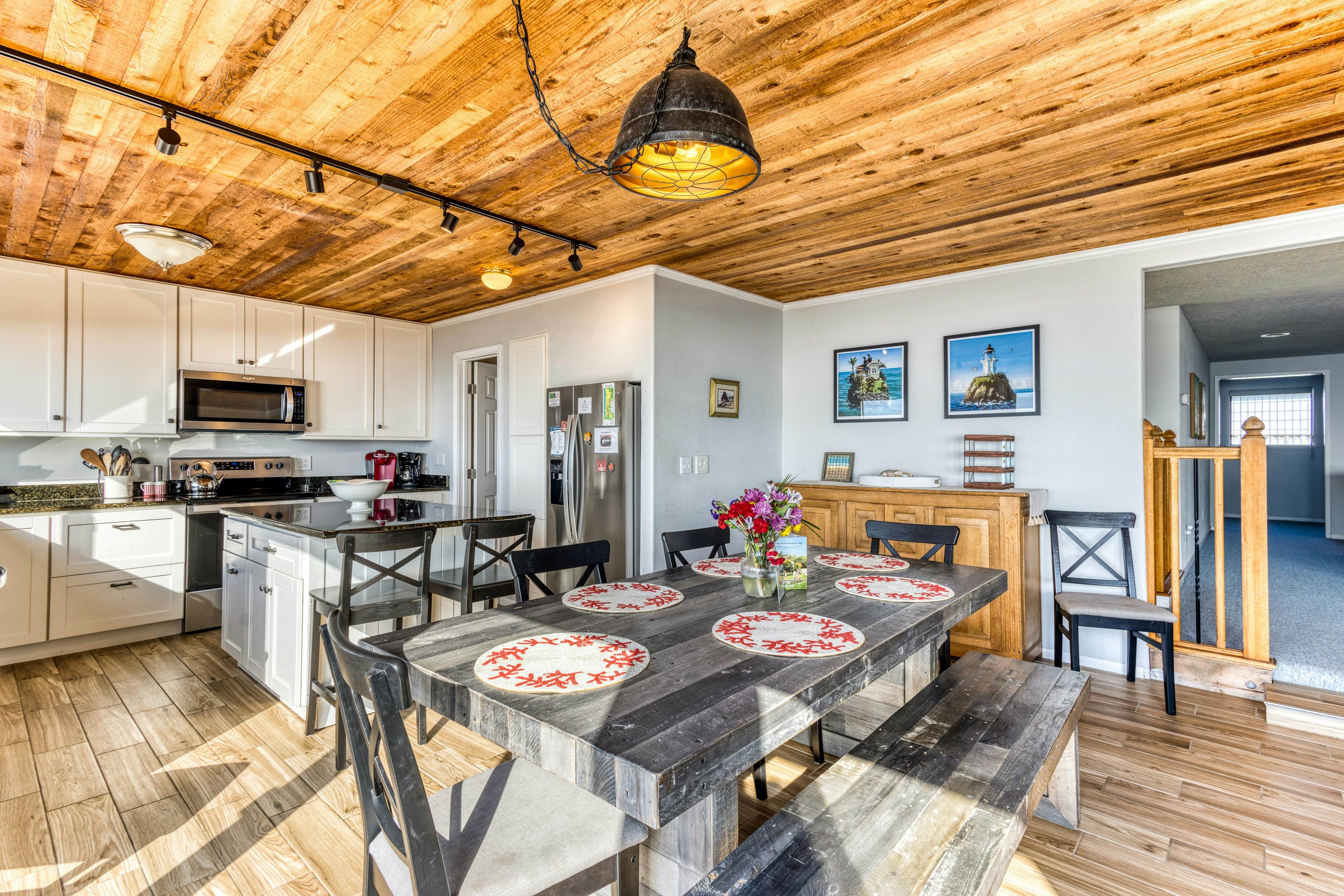 Beachfront home with ocean-view hot tub & wood-burning fireplace - dog-friendly