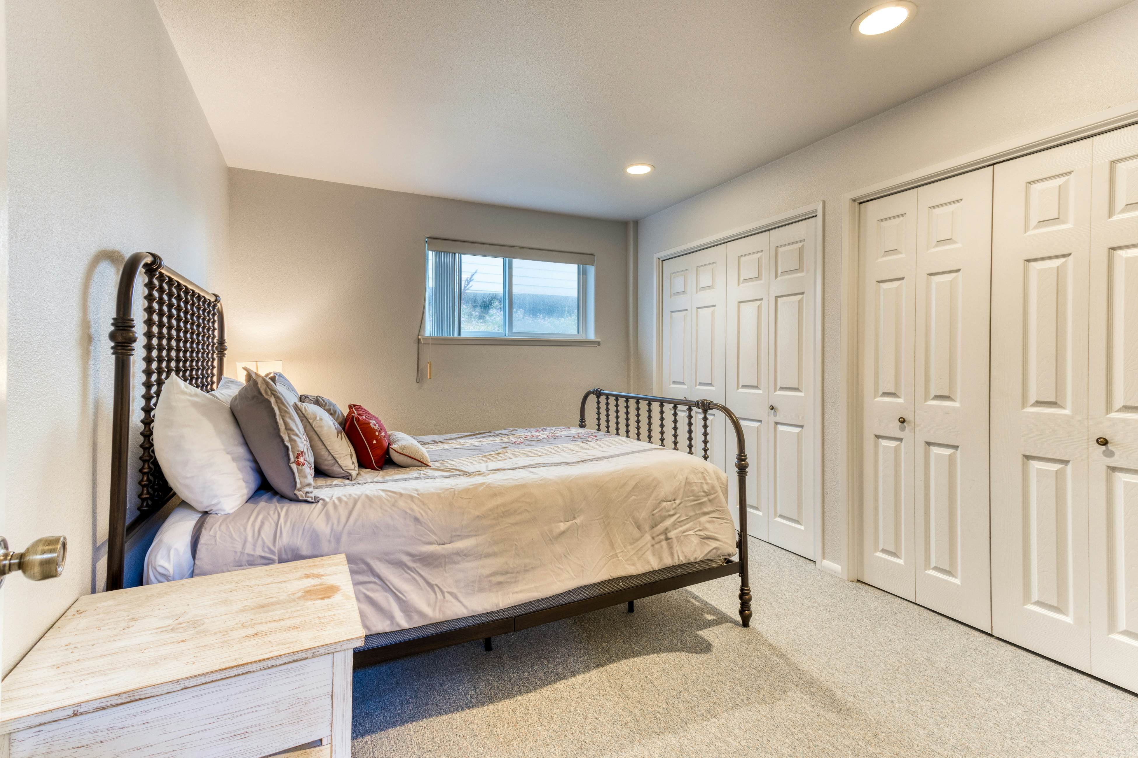 Beachfront home with ocean-view hot tub & wood-burning fireplace - dog-friendly