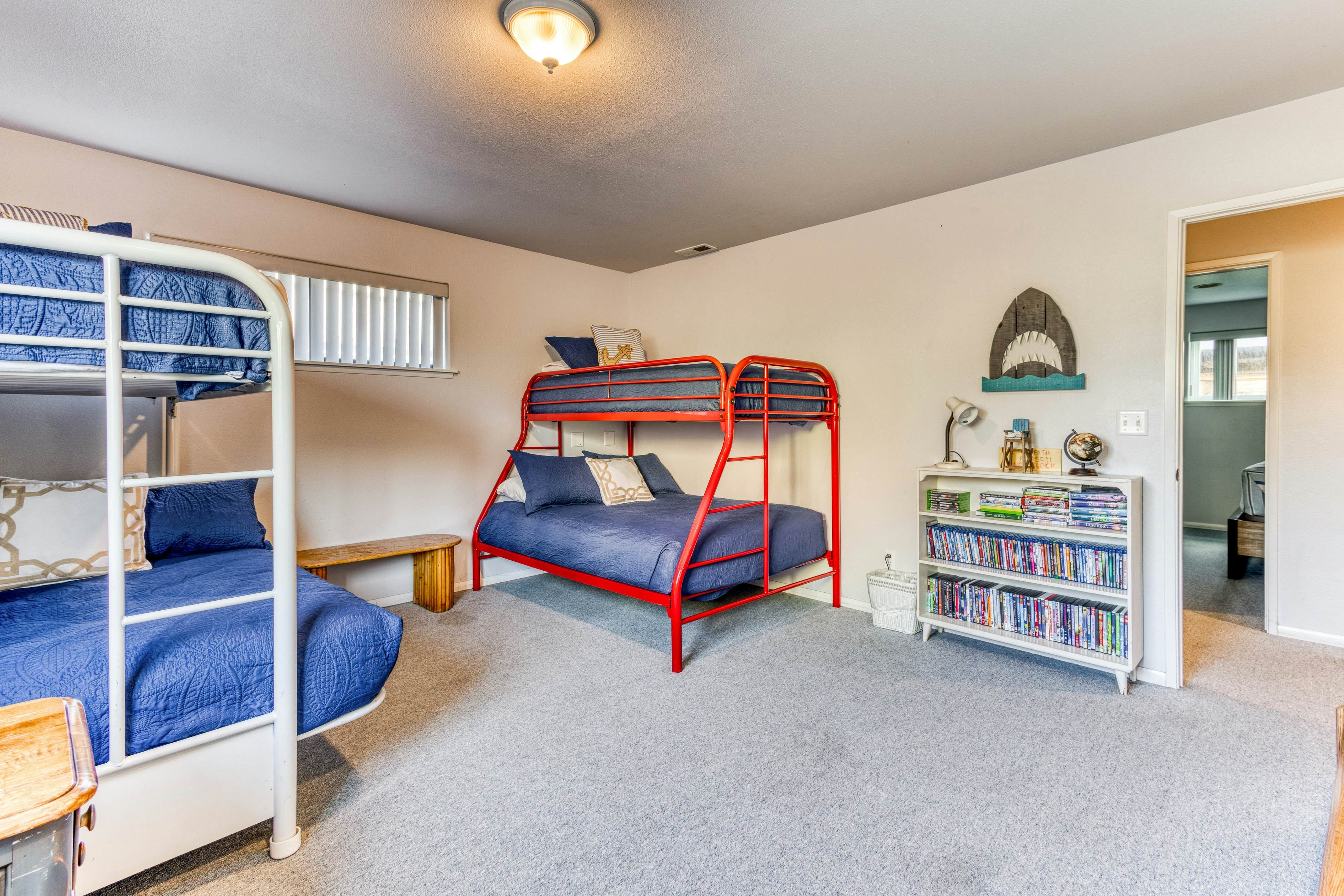 Beachfront home with ocean-view hot tub & wood-burning fireplace - dog-friendly