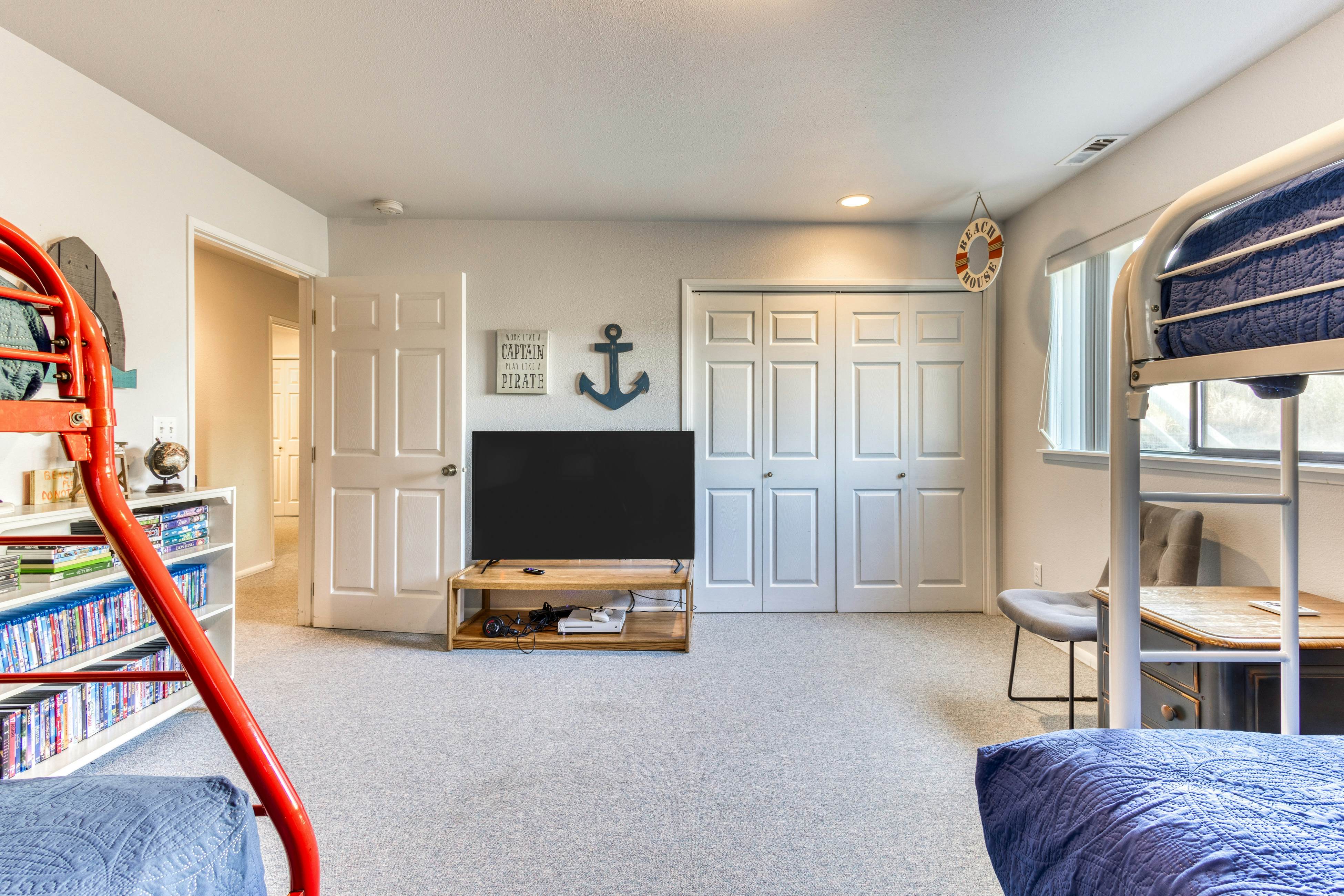 Beachfront home with ocean-view hot tub & wood-burning fireplace - dog-friendly