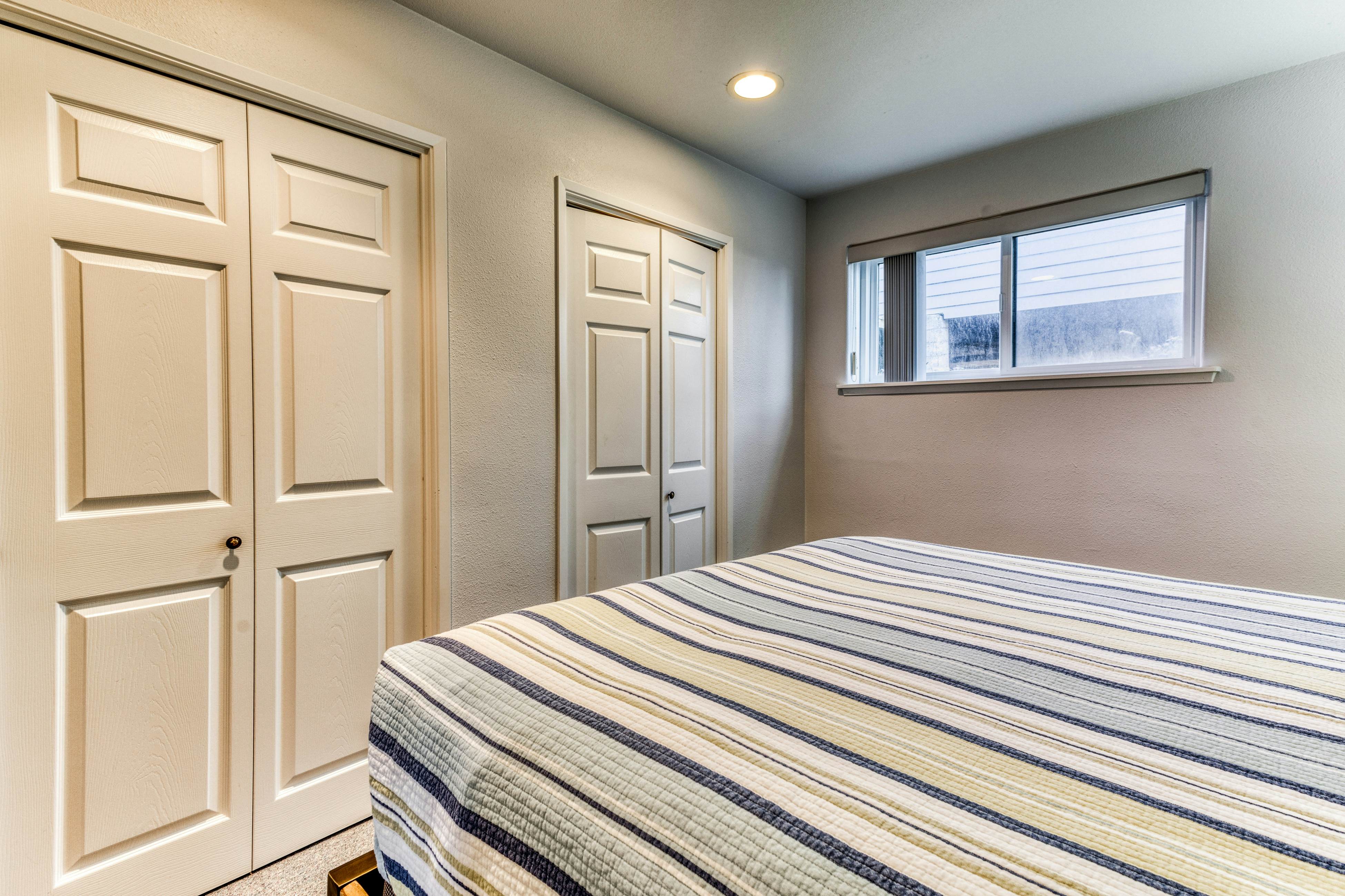 Beachfront home with ocean-view hot tub & wood-burning fireplace - dog-friendly