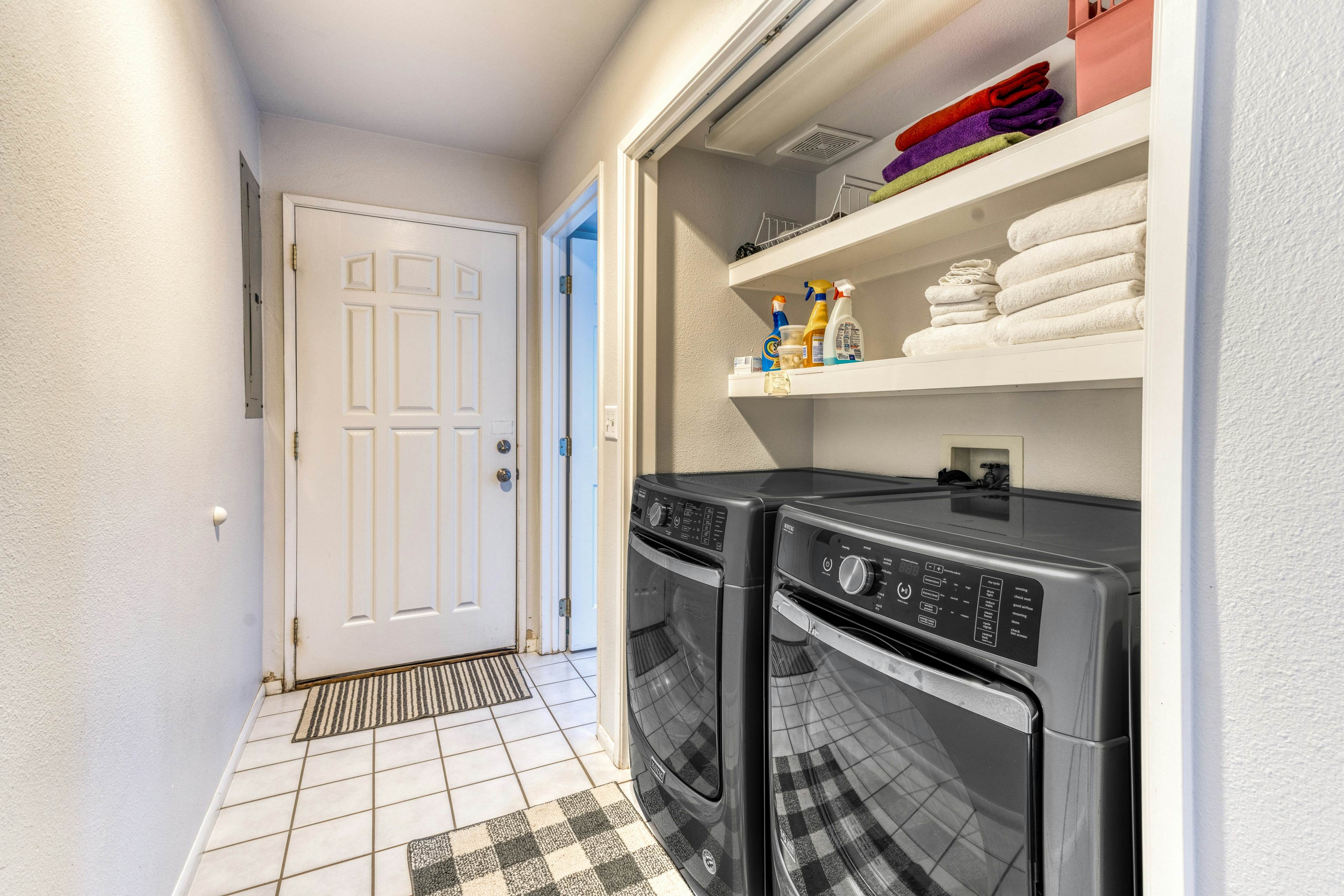 Beachfront home with ocean-view hot tub & wood-burning fireplace - dog-friendly