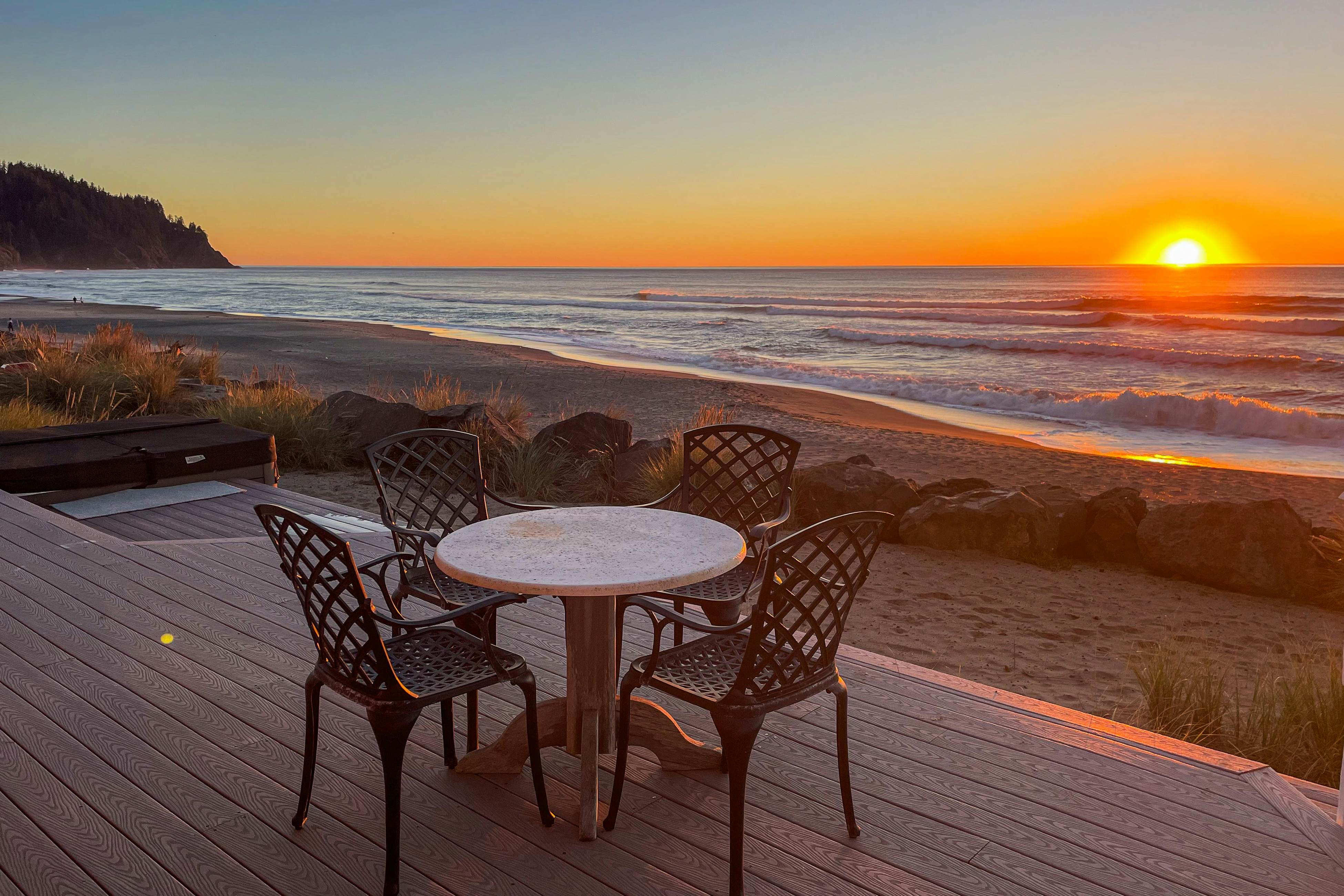 Beachfront home with ocean-view hot tub & wood-burning fireplace - dog-friendly