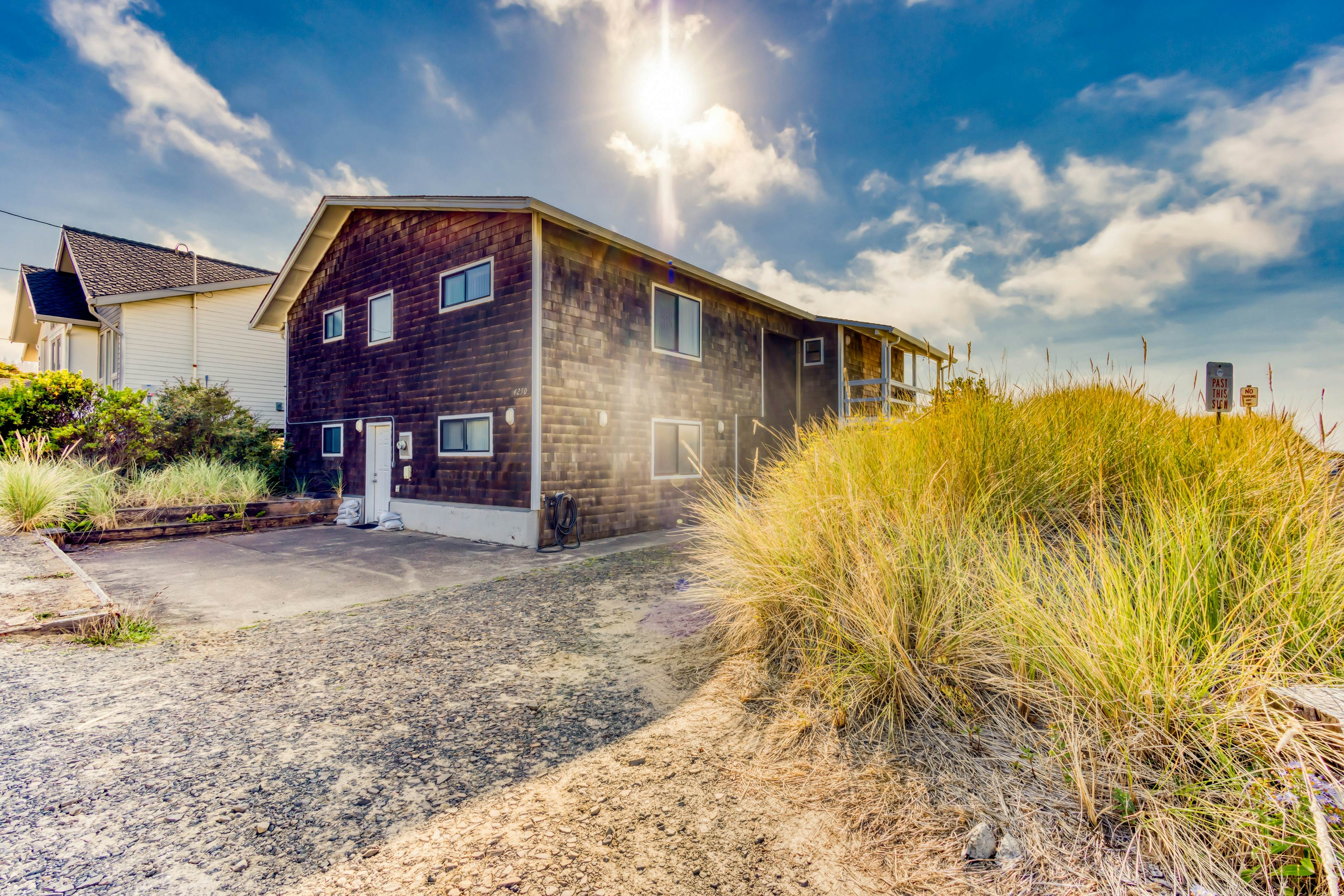 Beachfront home with ocean-view hot tub & wood-burning fireplace - dog-friendly