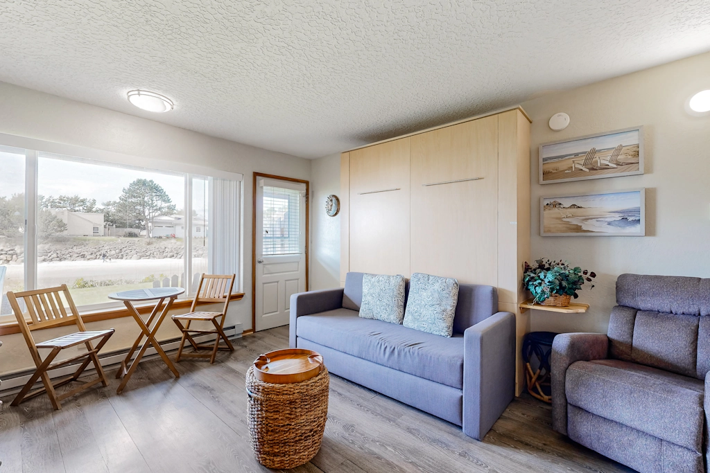 Beachfront dog friendly studio with amazing Proposal Rock view steps to the sand