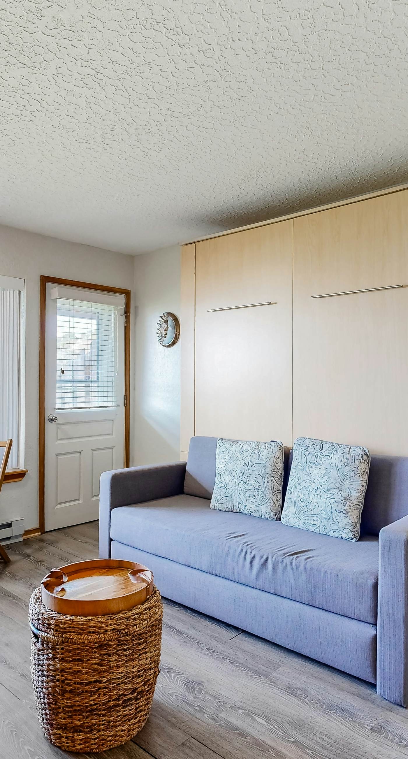 Beachfront dog friendly studio with amazing Proposal Rock view steps to the sand