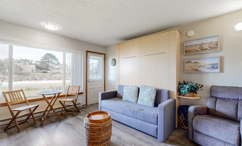 Beachfront dog friendly studio with amazing Proposal Rock view steps to the sand