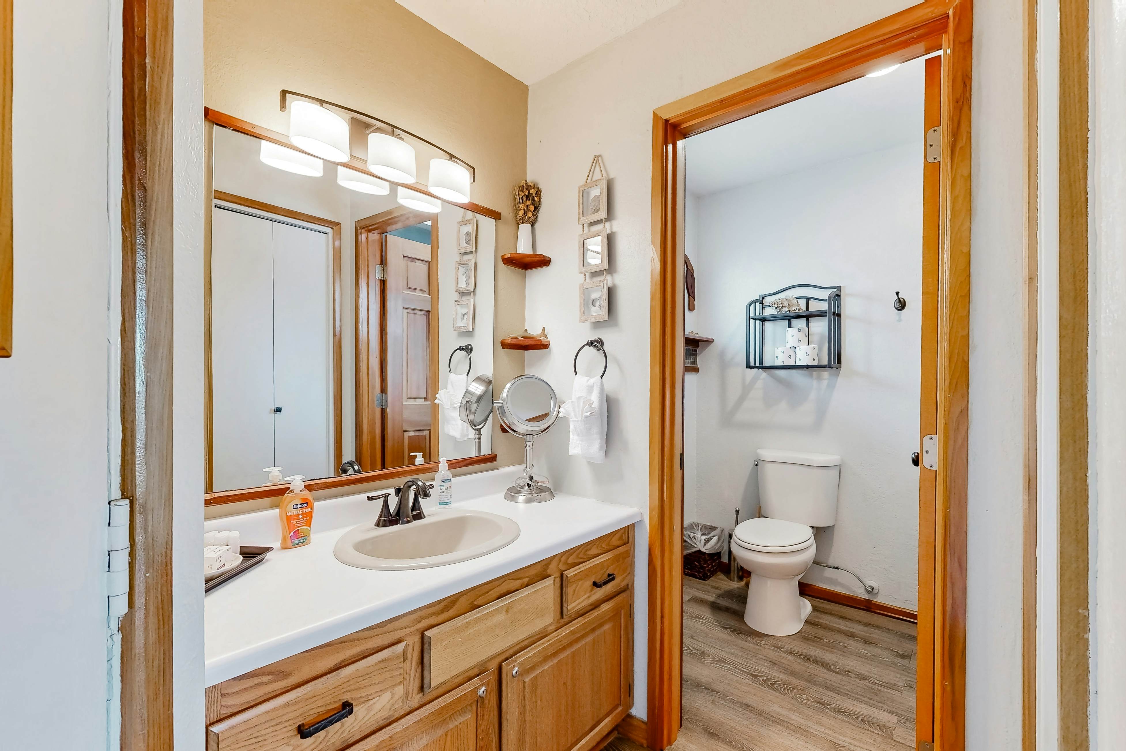 Beachfront dog-friendly studio w/amazing Proposal Rock view - steps to the sand