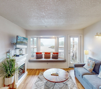 Studio with ocean views wifi washer dryer and gas fireplace