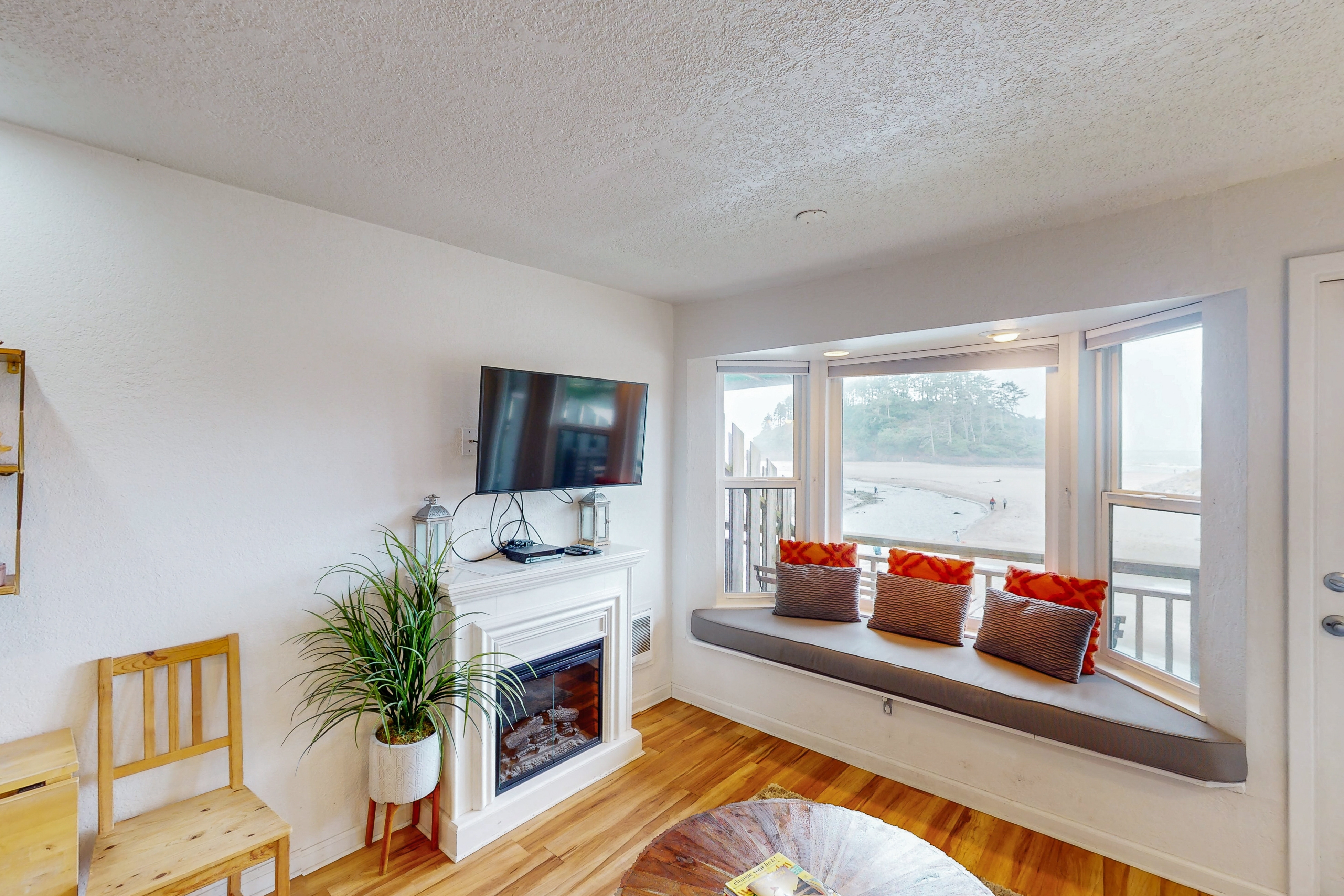 Studio with ocean views wifi washer dryer and gas fireplace