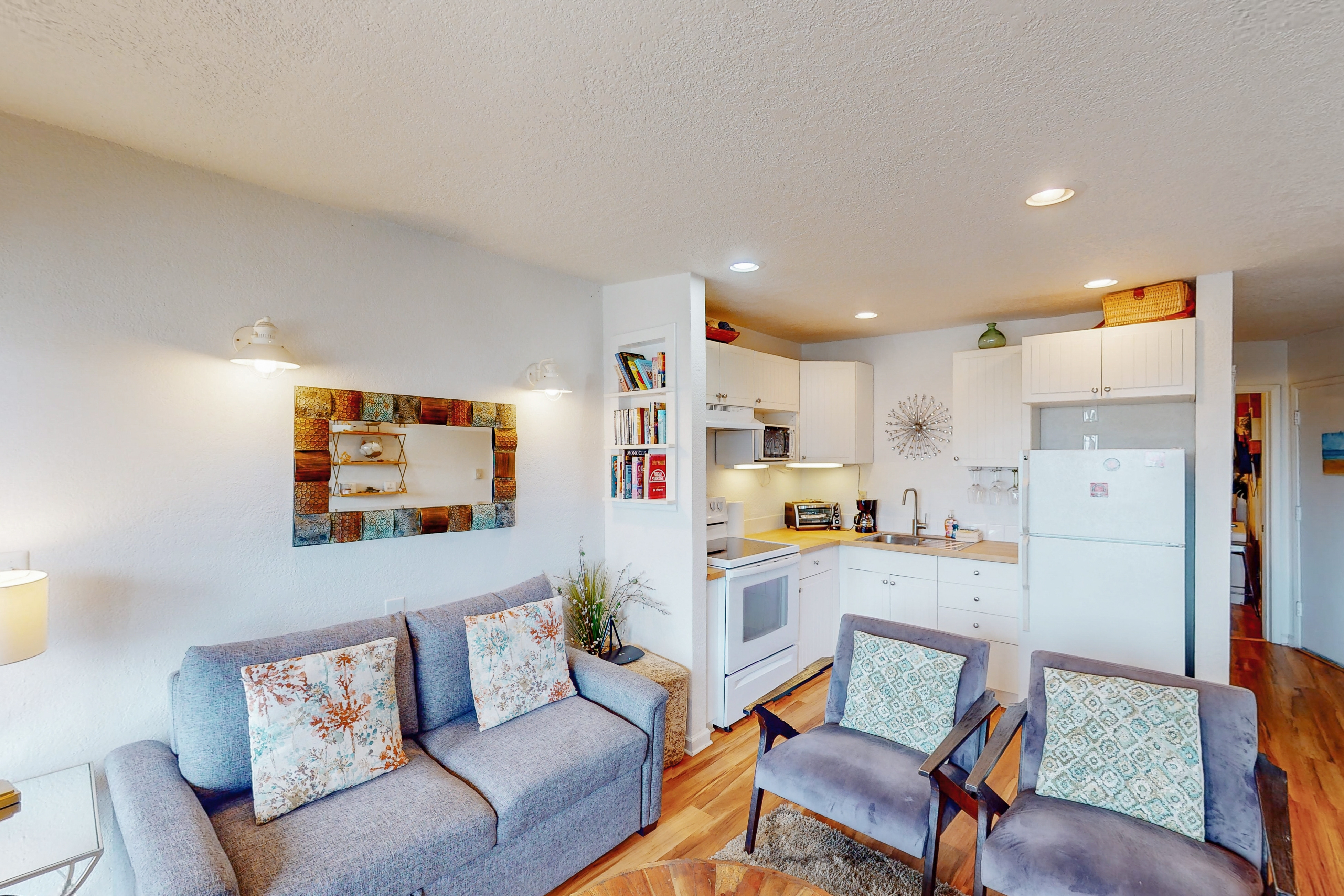 Studio with ocean views wifi washer dryer and gas fireplace