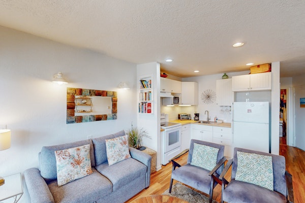 Studio with ocean views wifi washer dryer and gas fireplace