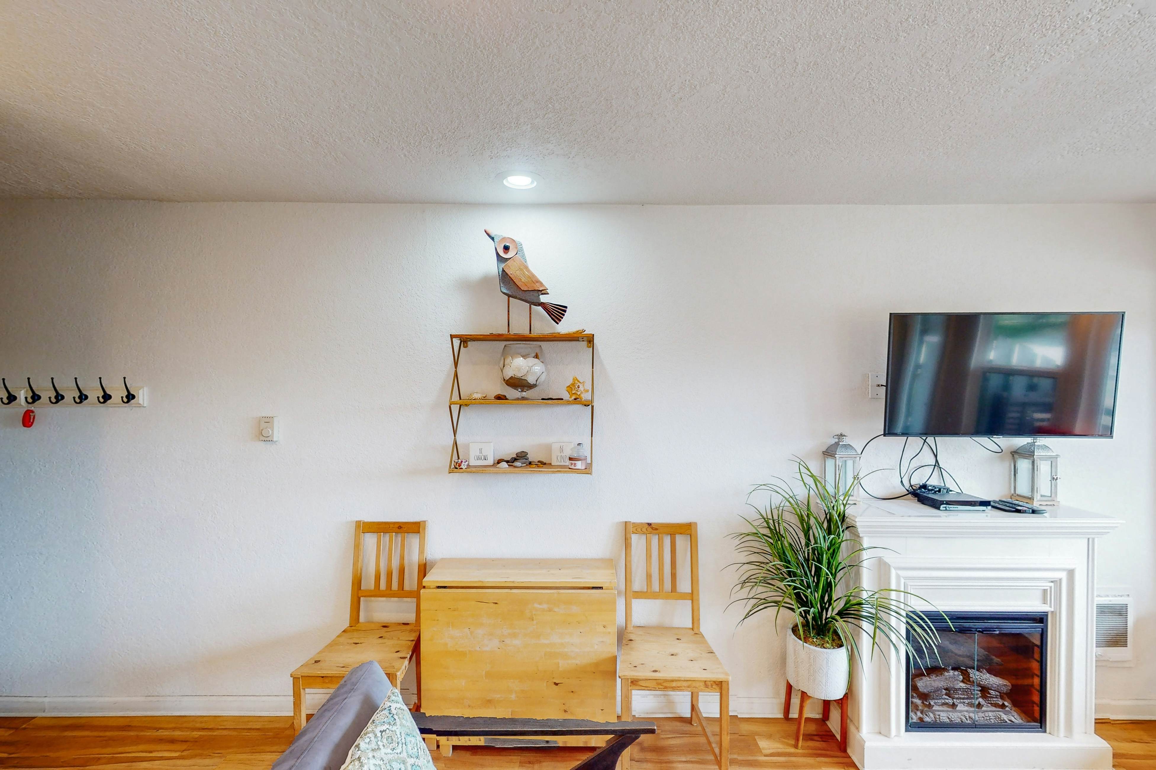 Studio with ocean views, wifi, washer/dryer and gas fireplace