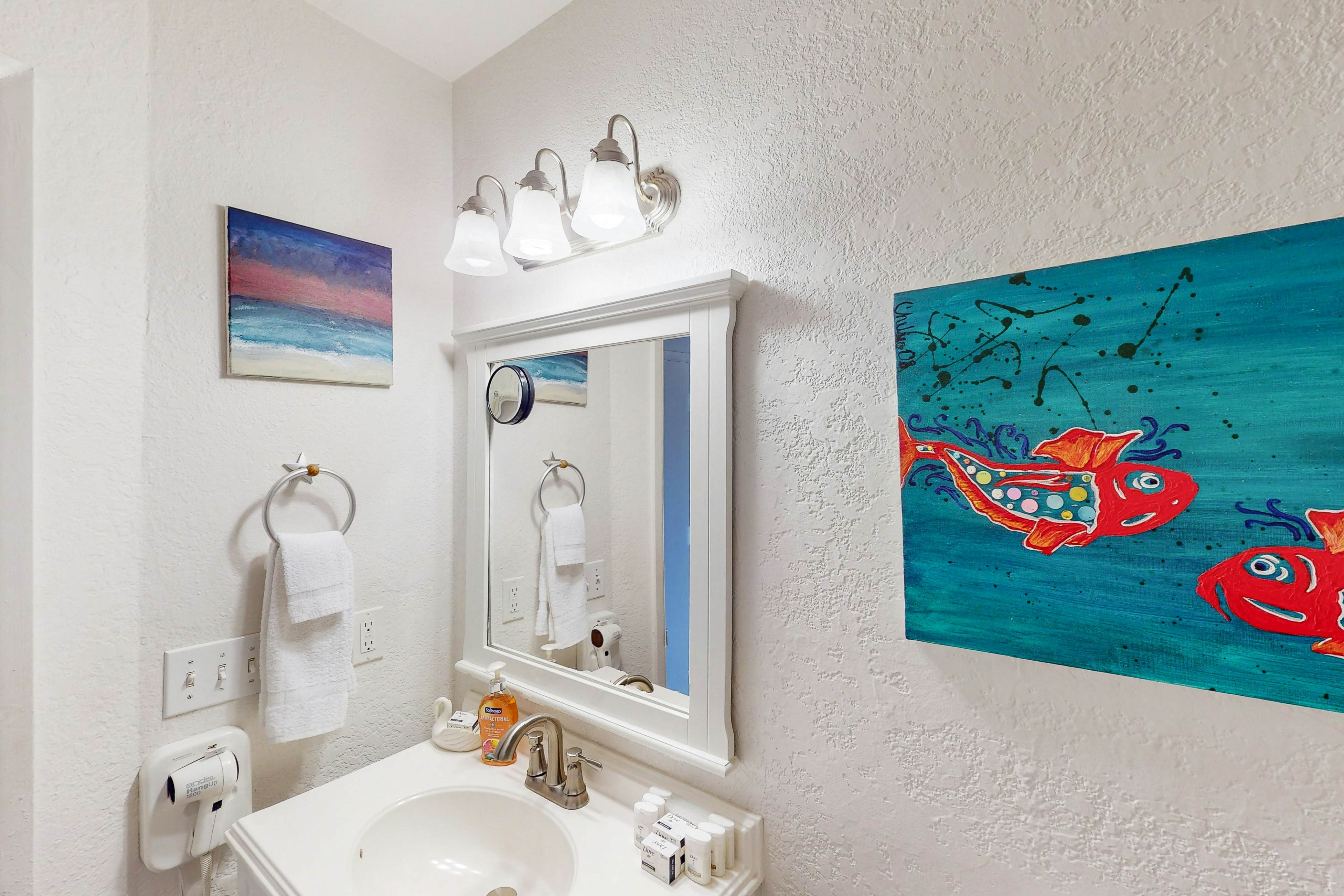 Studio with ocean views, wifi, washer/dryer and gas fireplace