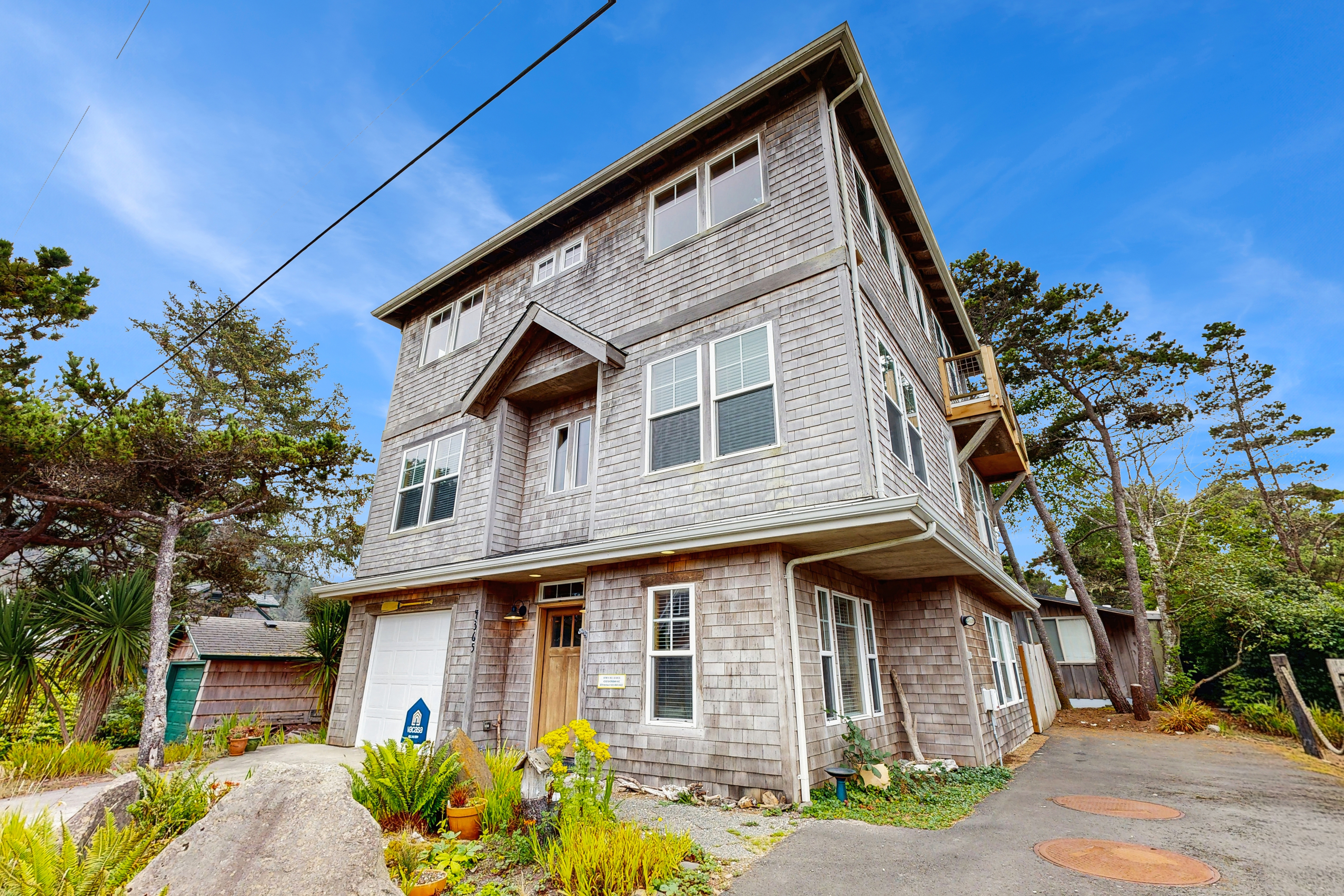 Dog friendly Neskowin Village home with ocean views private hot tub and patio