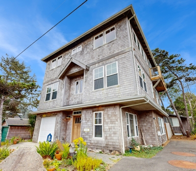 Dog friendly Neskowin Village home with ocean views private hot tub and patio