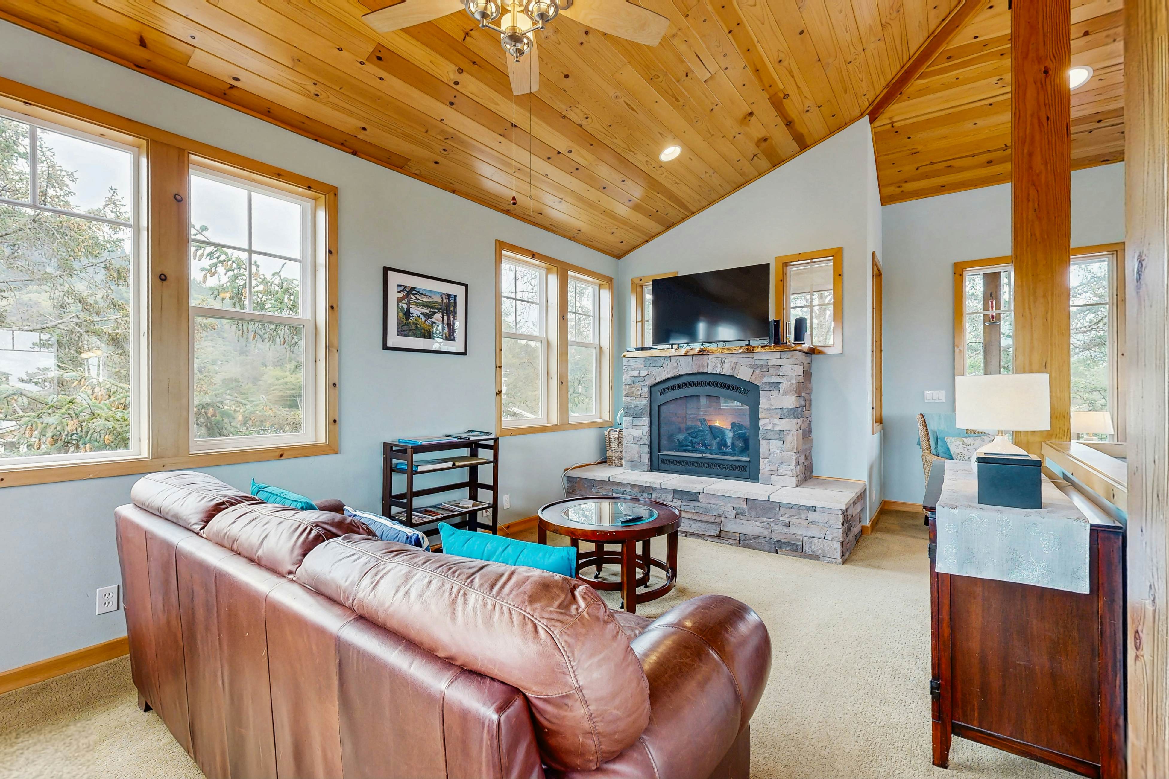 Dog-friendly Neskowin Village home w/ ocean views, private hot tub, & patio
