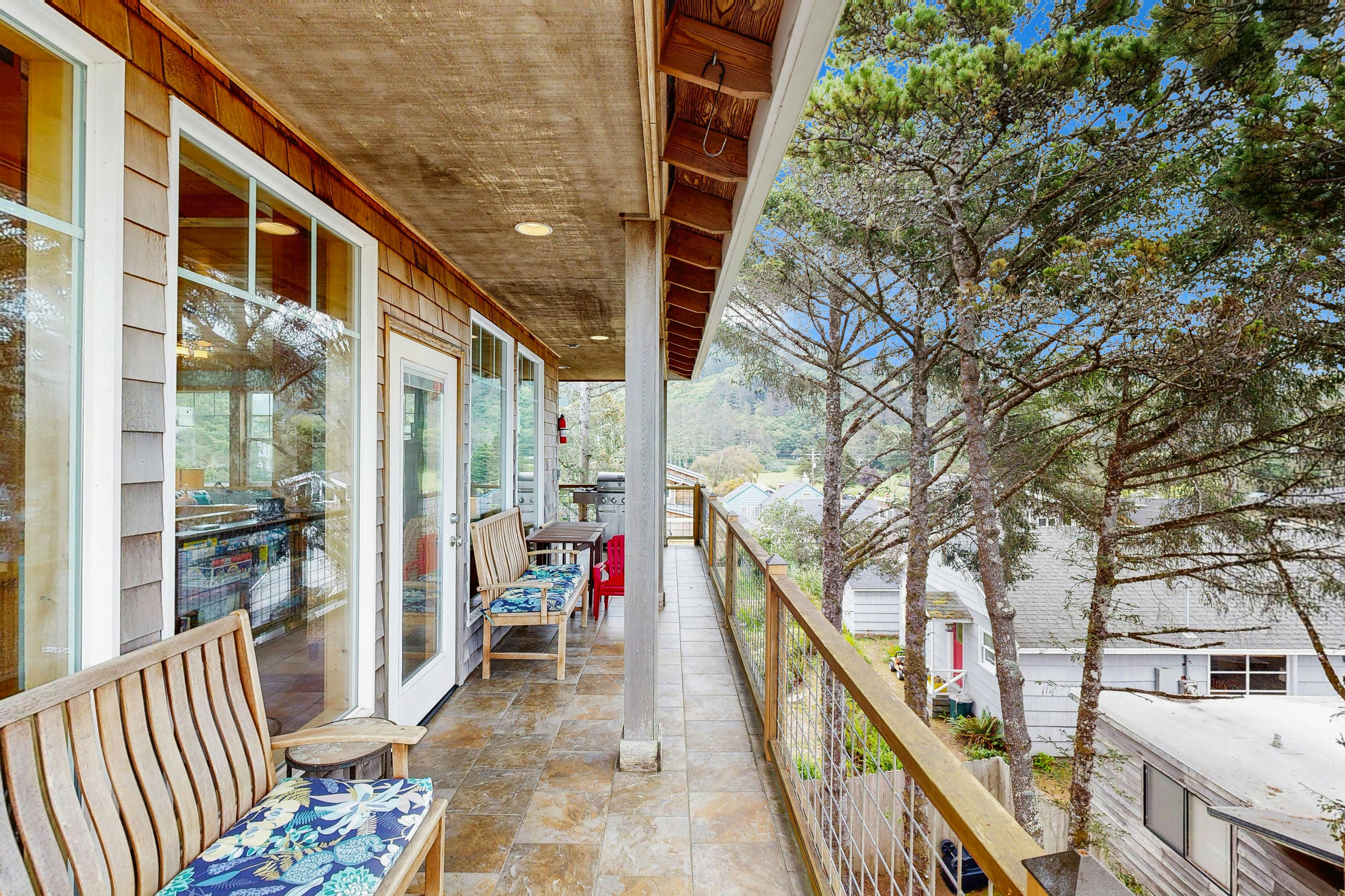 Dog-friendly Neskowin Village home w/ ocean views, private hot tub, & patio
