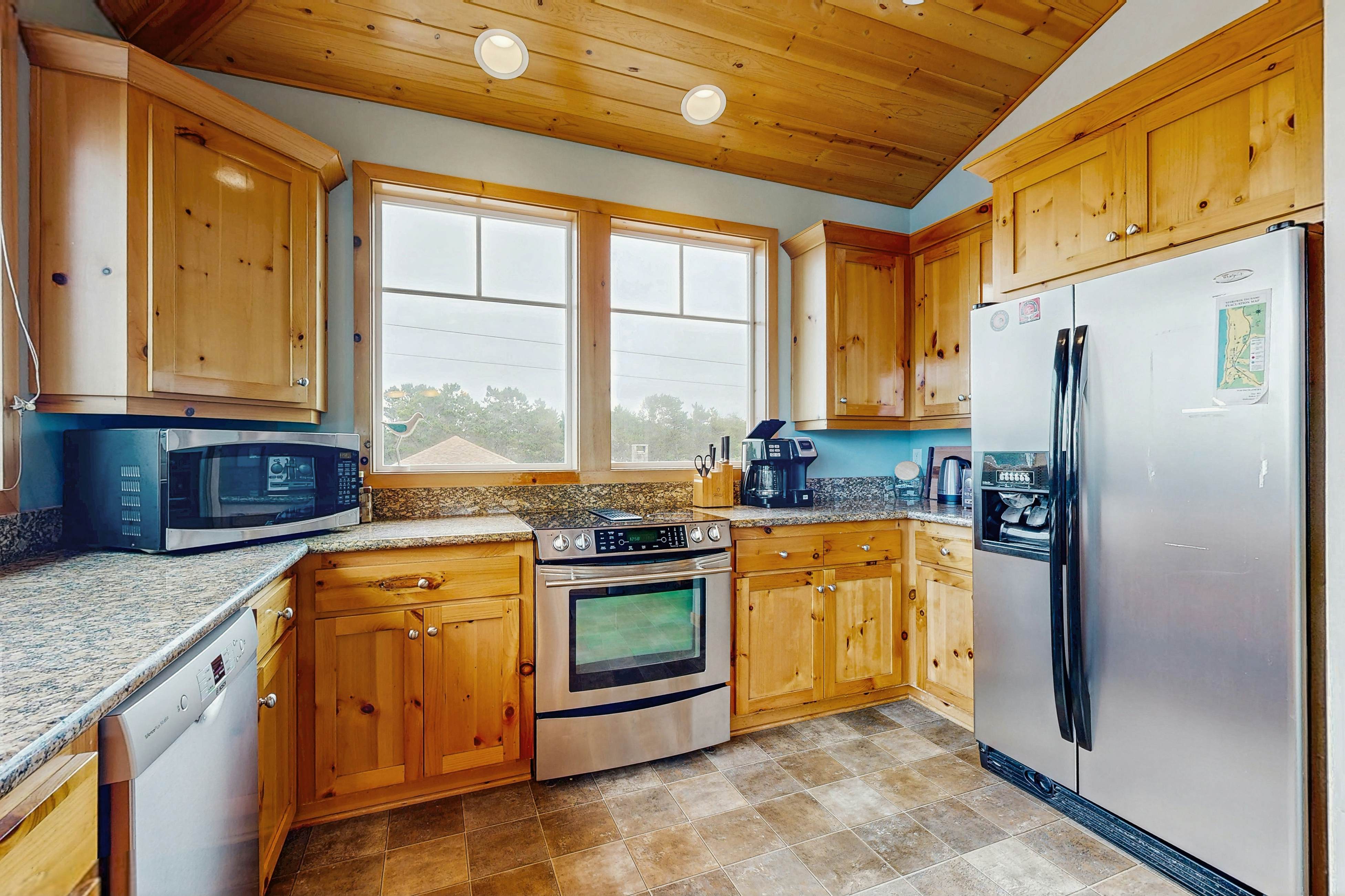 Dog-friendly Neskowin Village home w/ ocean views, private hot tub, & patio