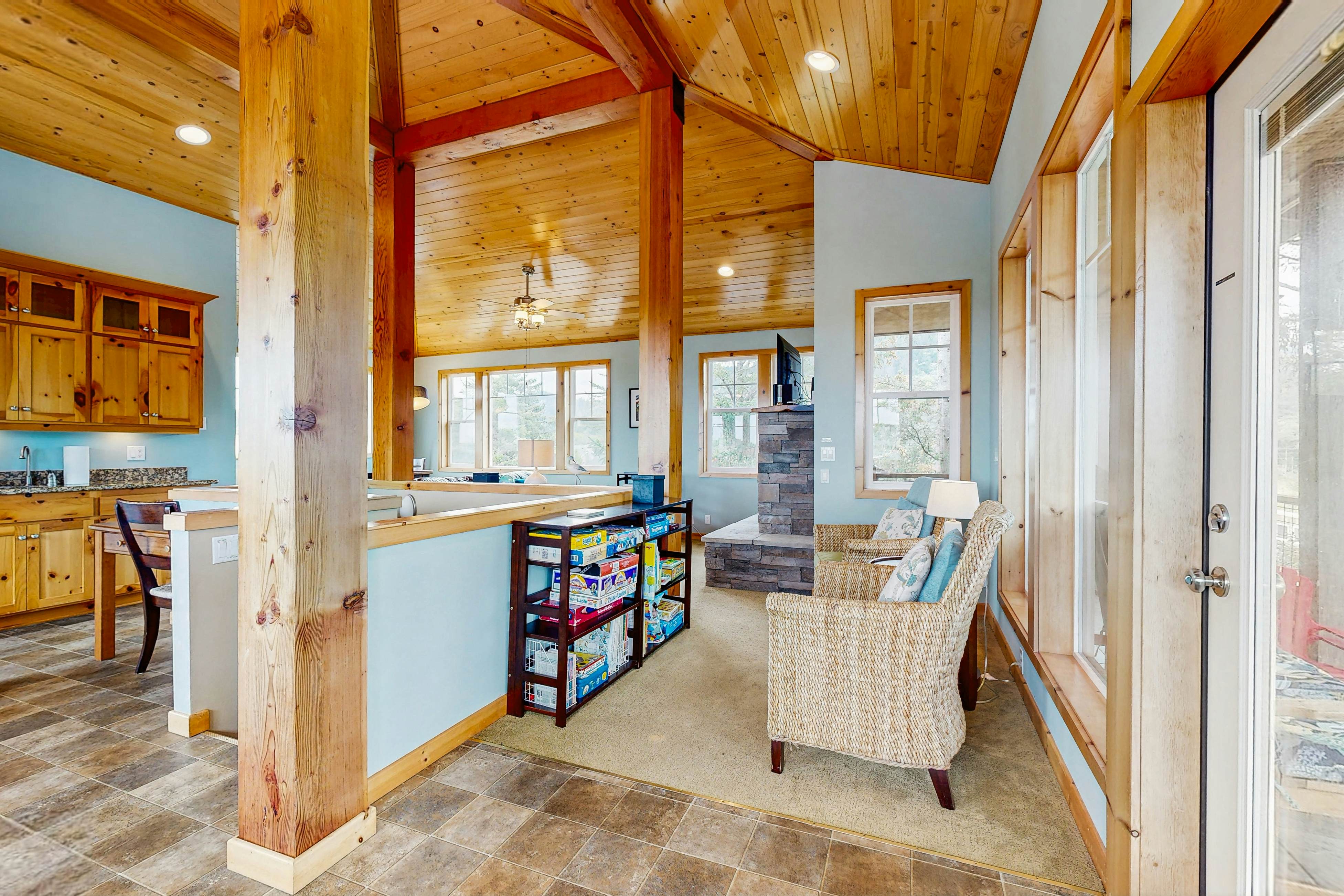 Dog-friendly Neskowin Village home w/ ocean views, private hot tub, & patio