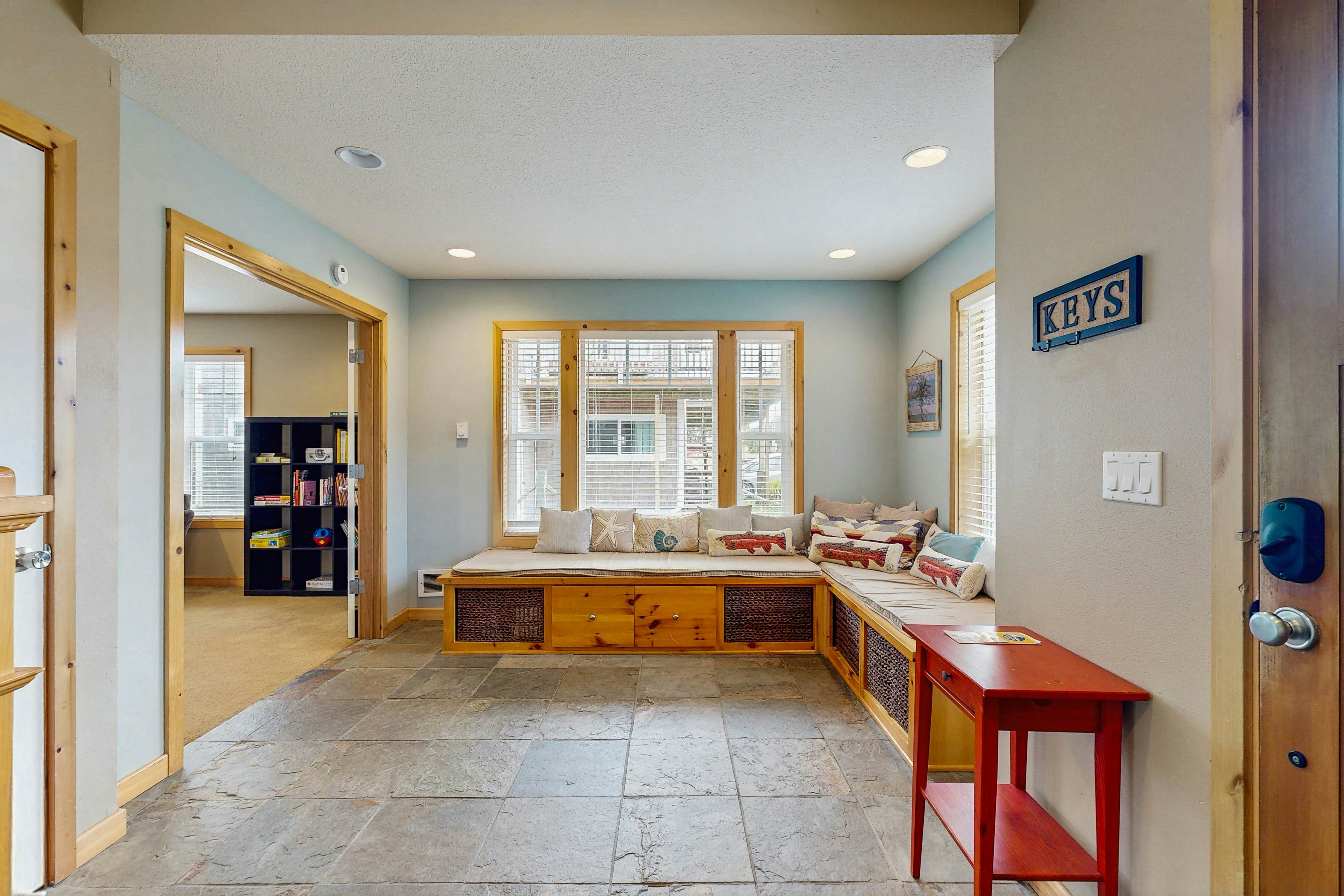 Dog-friendly Neskowin Village home w/ ocean views, private hot tub, & patio