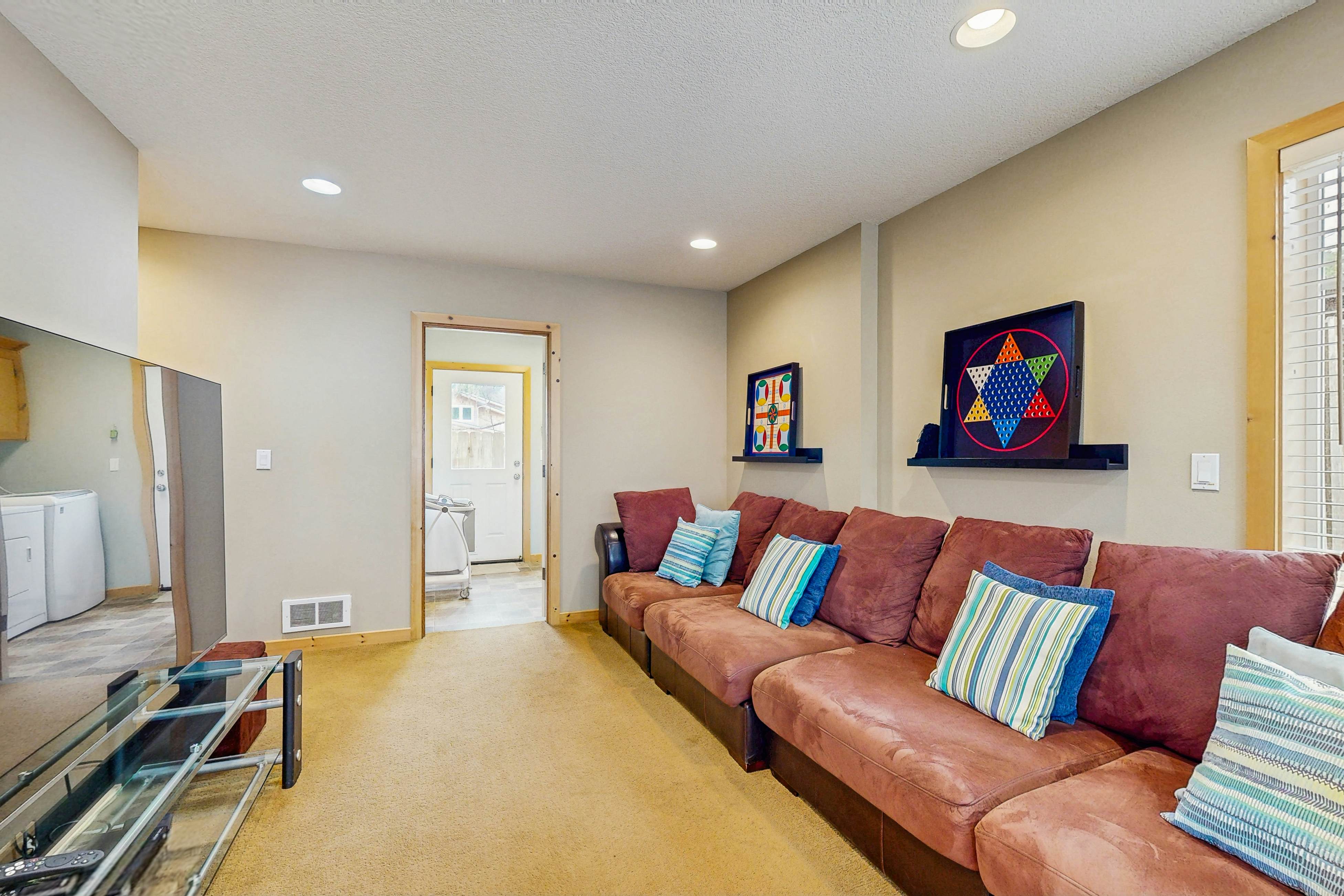 Dog-friendly Neskowin Village home w/ ocean views, private hot tub, & patio