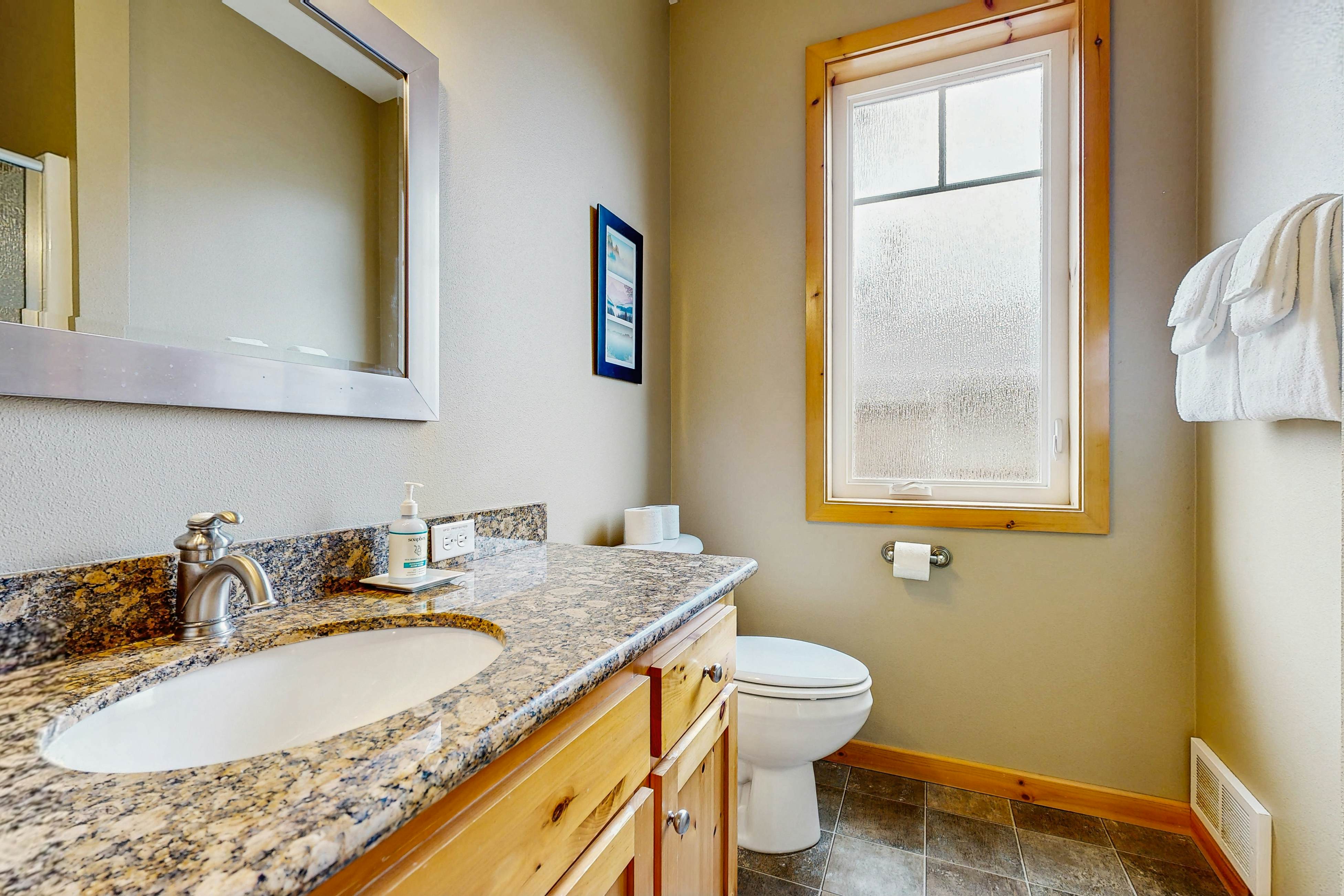 Dog-friendly Neskowin Village home w/ ocean views, private hot tub, & patio