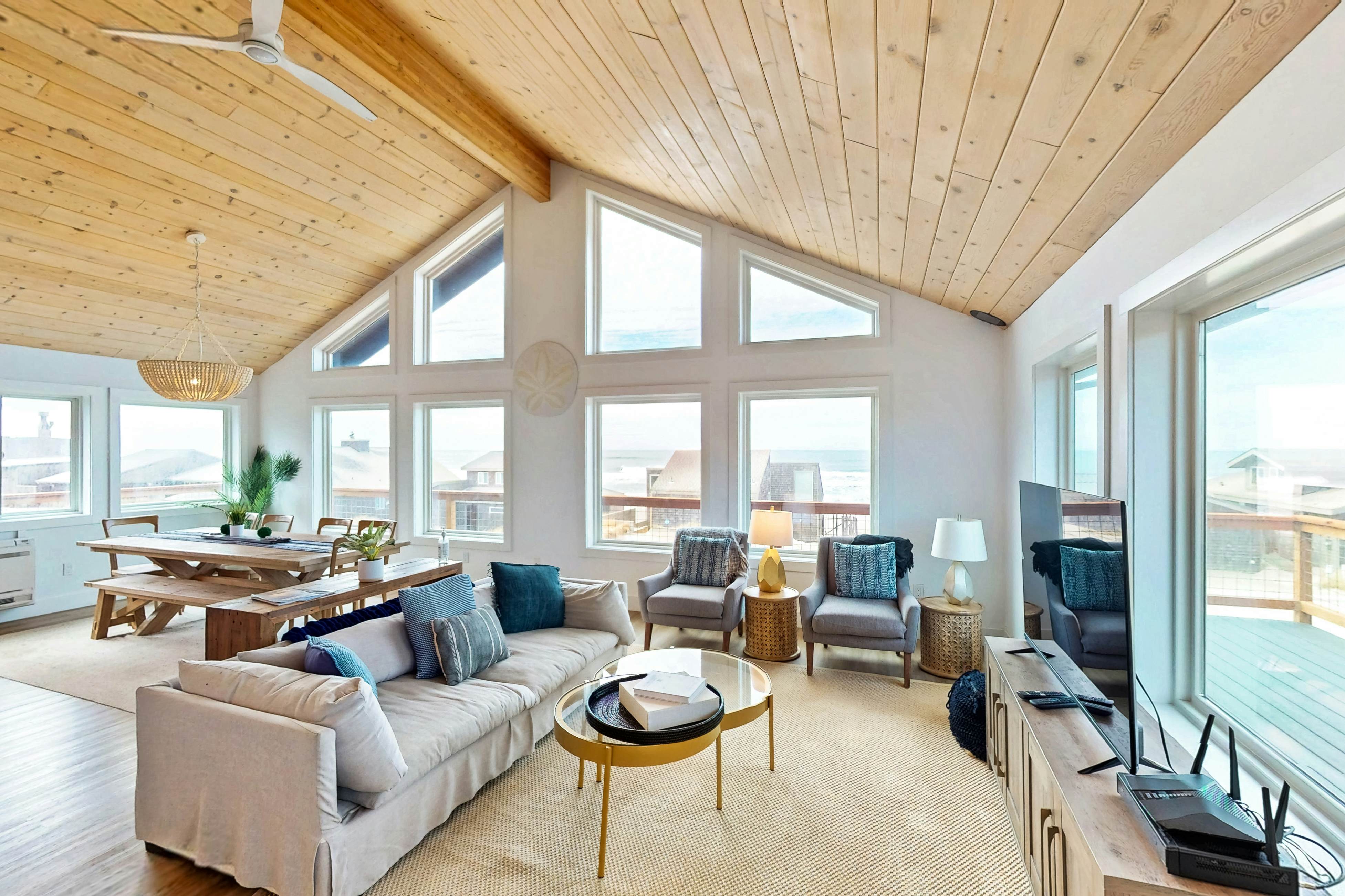 Designer home with stunning ocean & sunset views, steps to beach - dog-friendly