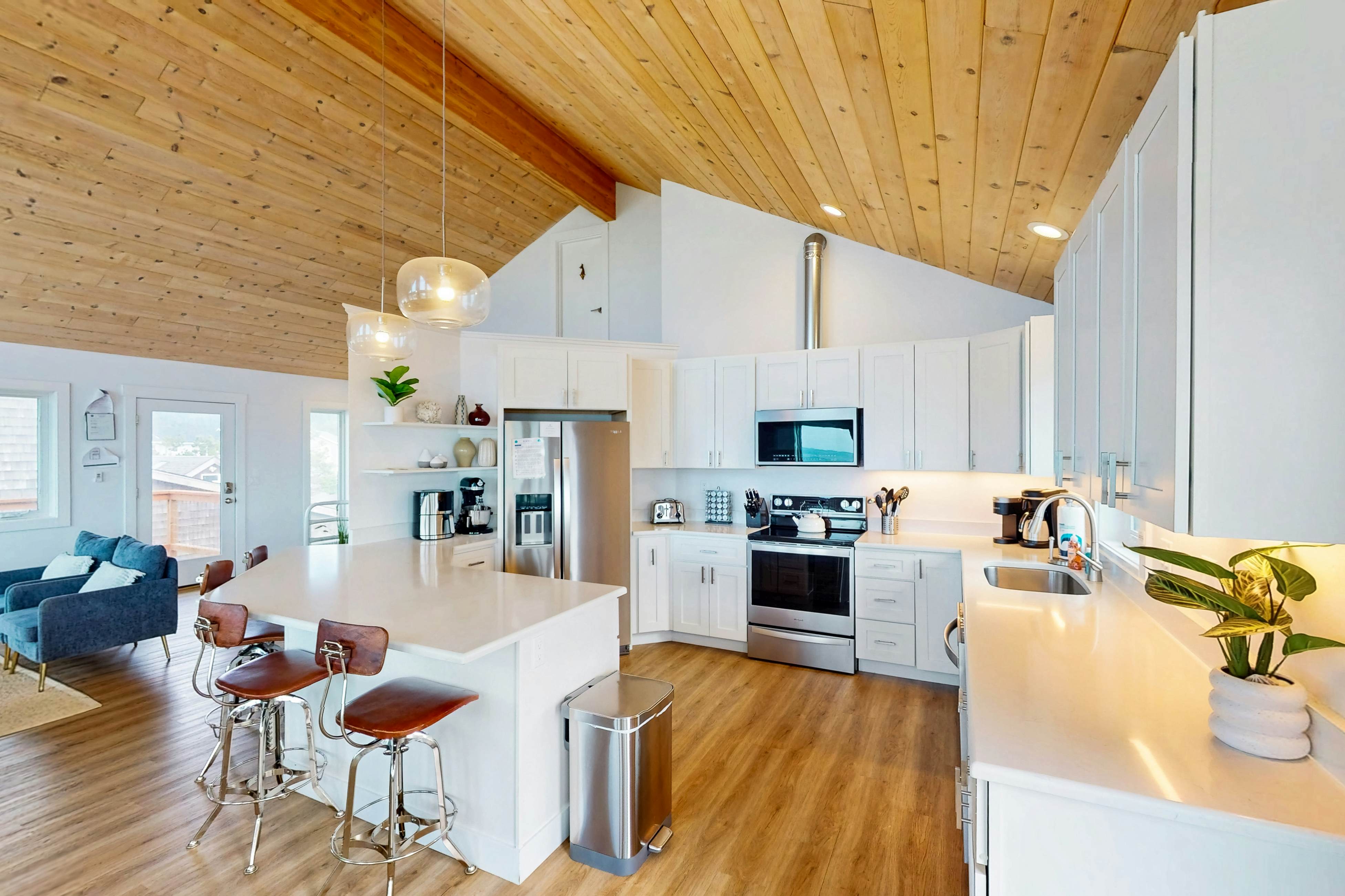 Designer home with stunning ocean & sunset views, steps to beach - dog-friendly