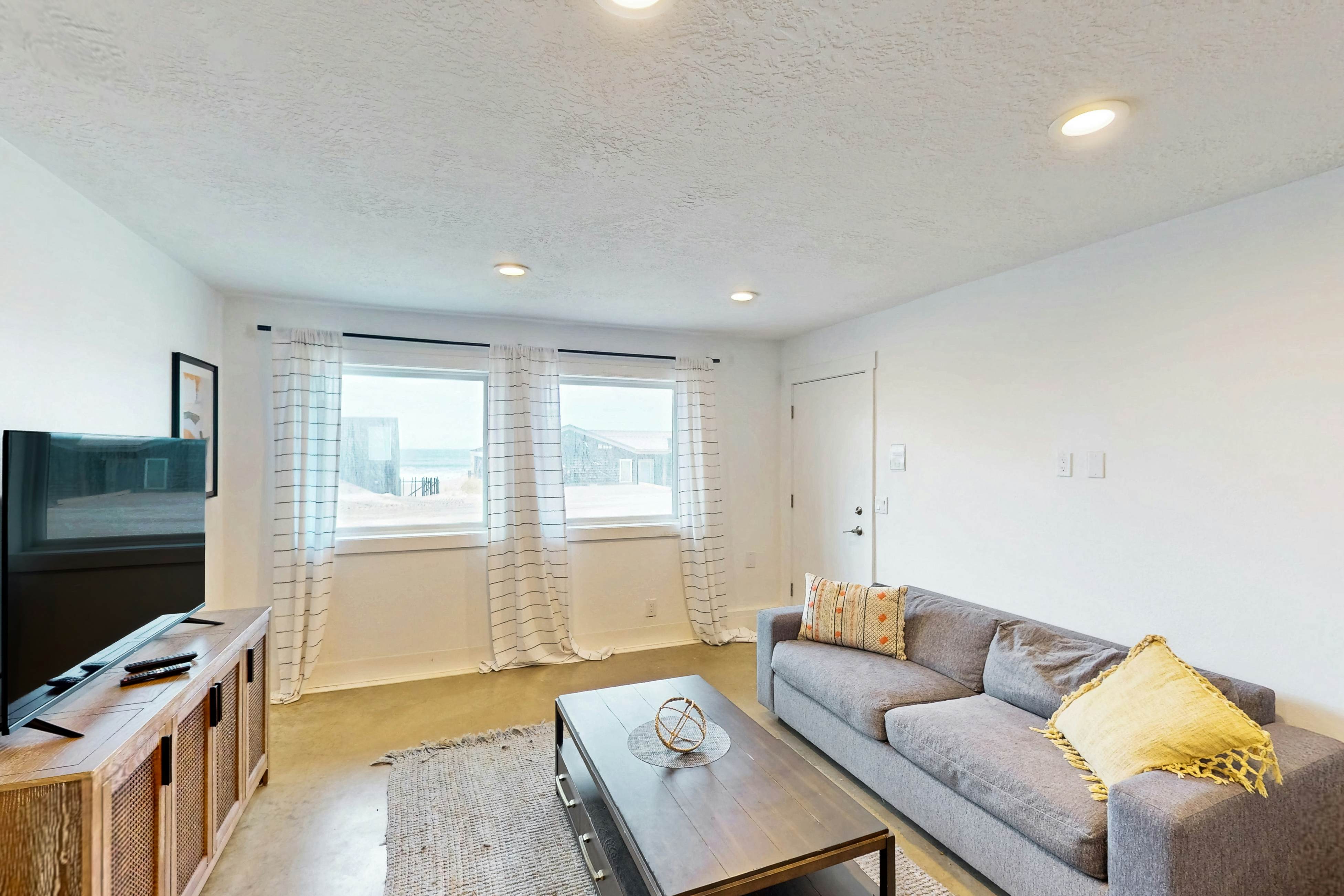 Designer home with stunning ocean & sunset views, steps to beach - dog-friendly