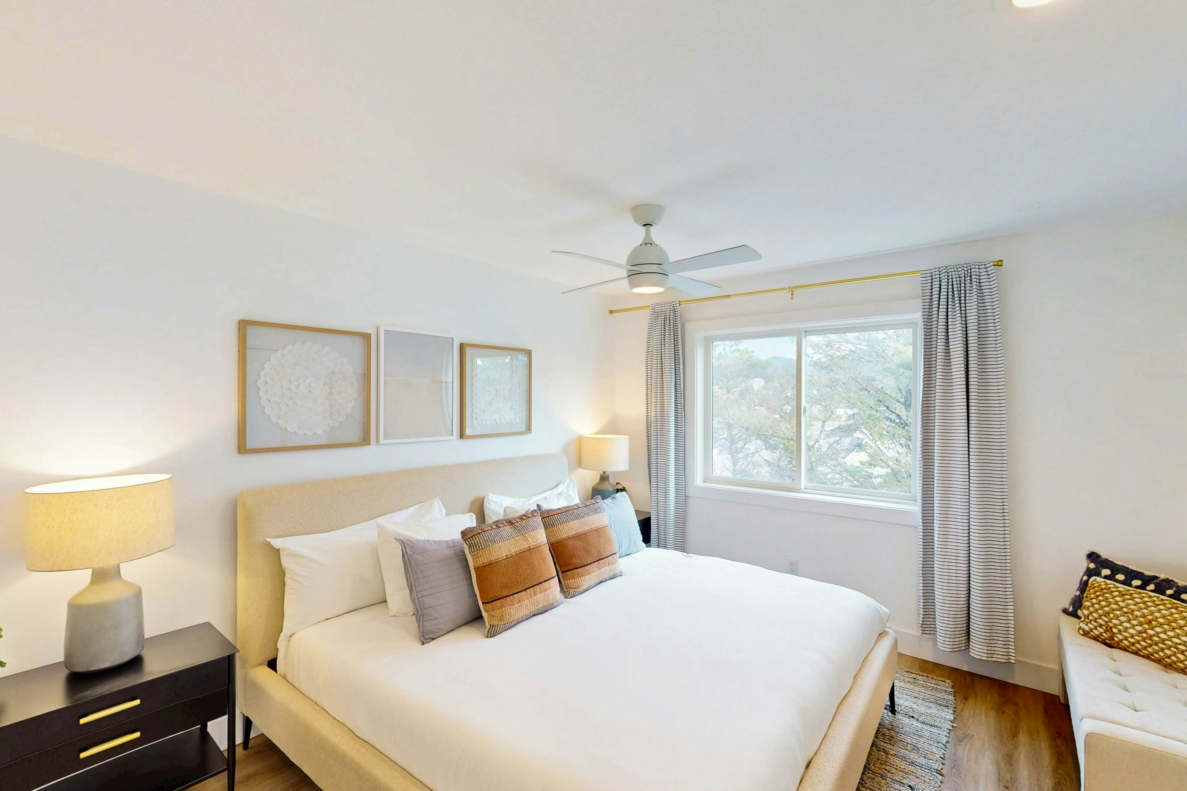 Designer home with stunning ocean & sunset views, steps to beach - dog-friendly