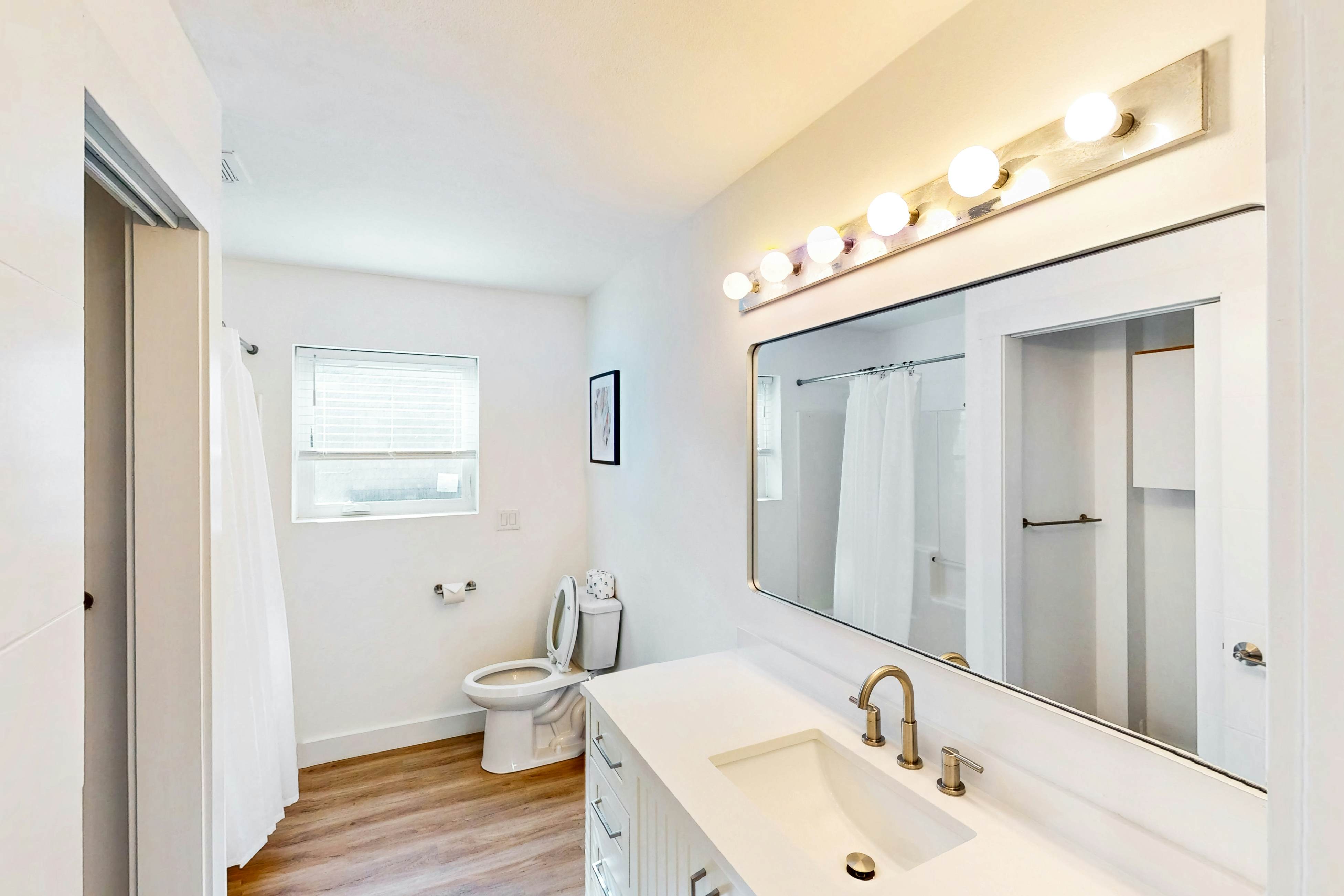 Designer home with stunning ocean & sunset views, steps to beach - dog-friendly