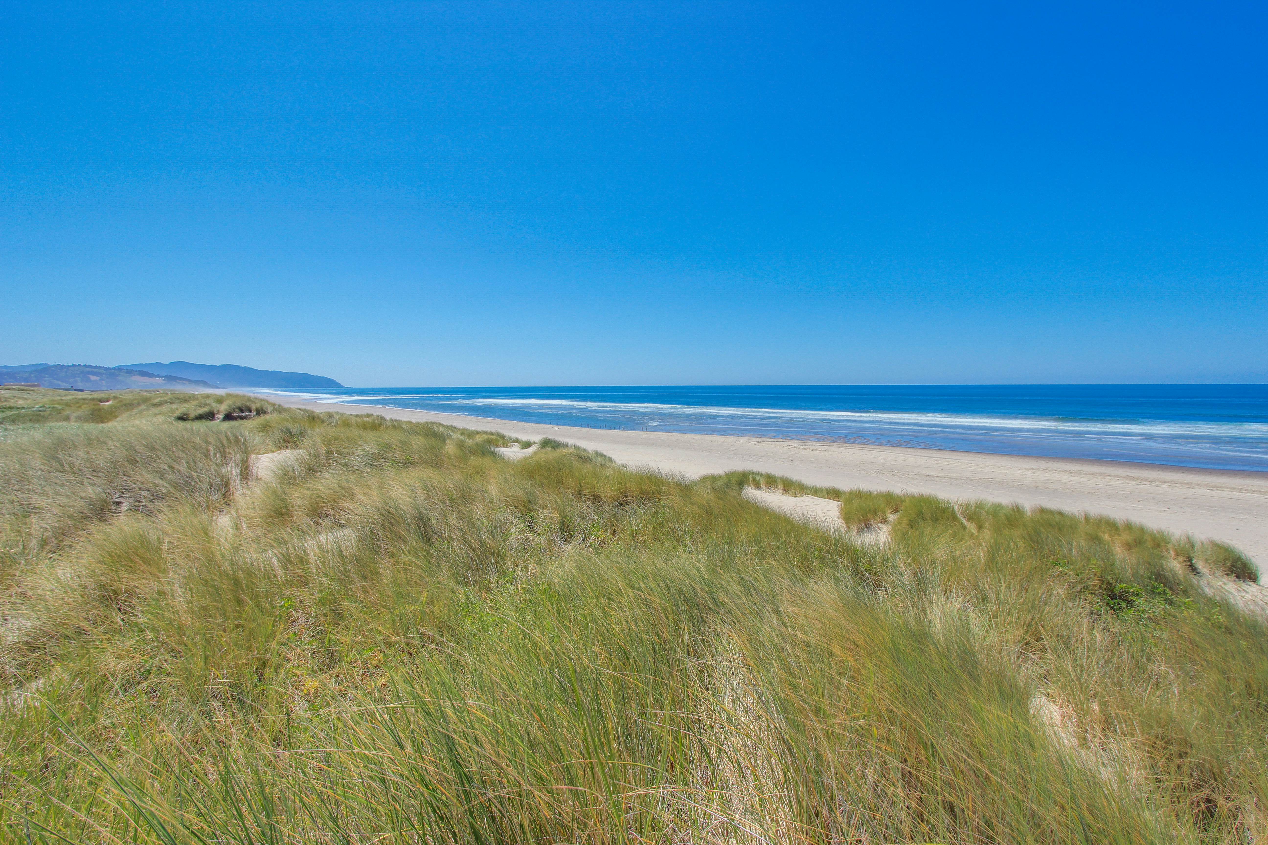 Modern, oceanfront home w/ stunning ocean views & nearby beach access