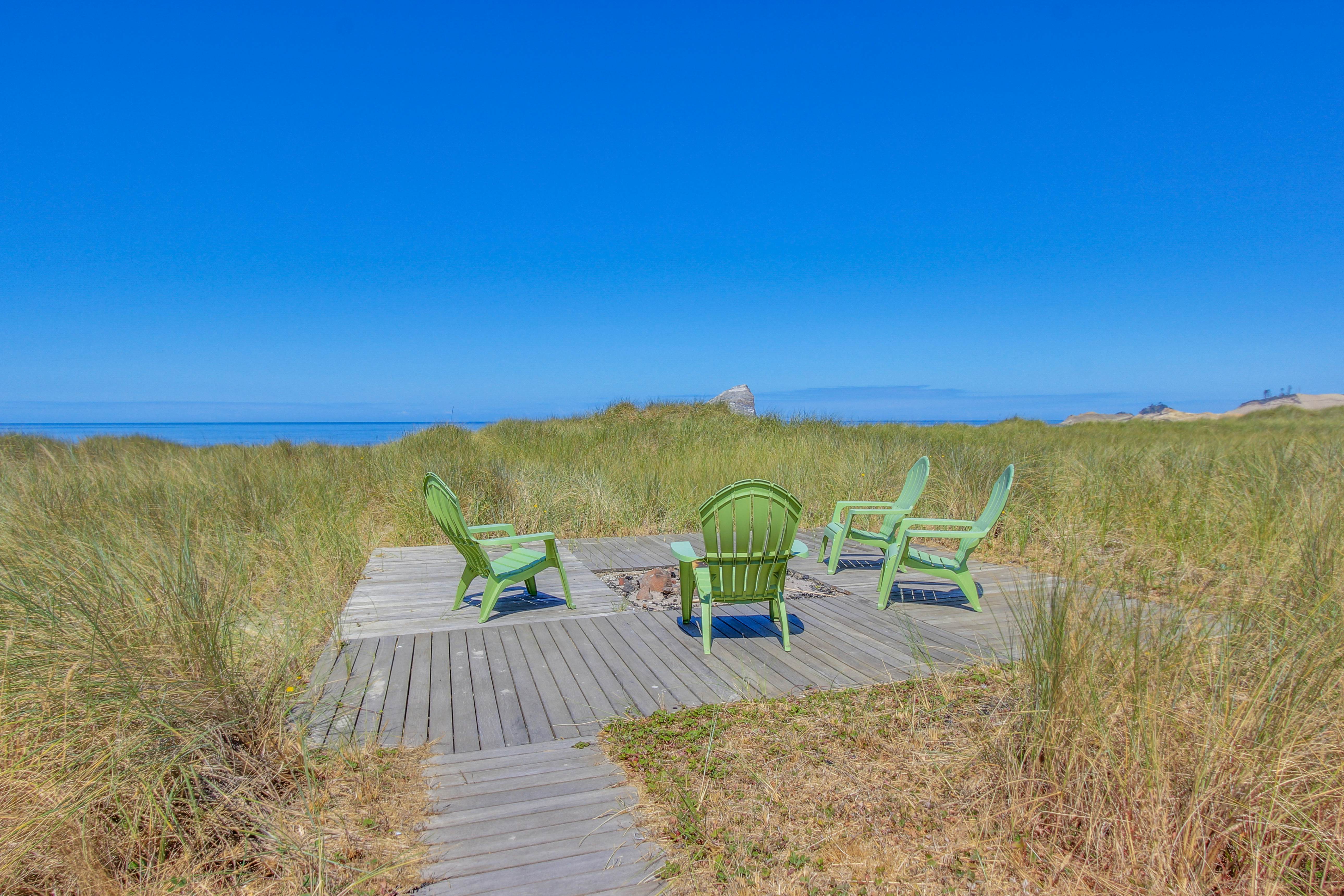 Modern, oceanfront home w/ stunning ocean views & nearby beach access