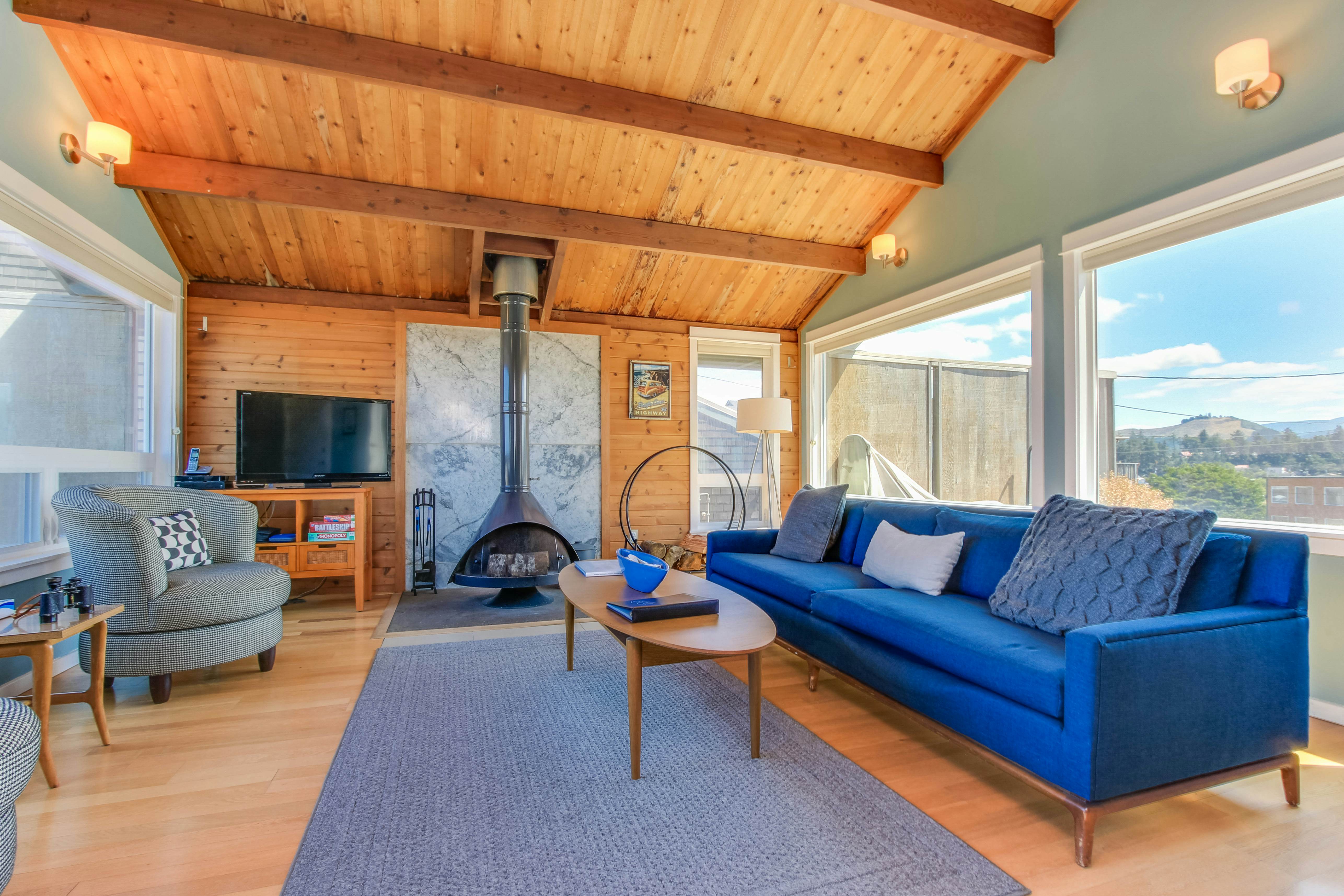 Modern, oceanfront home w/ stunning ocean views & nearby beach access