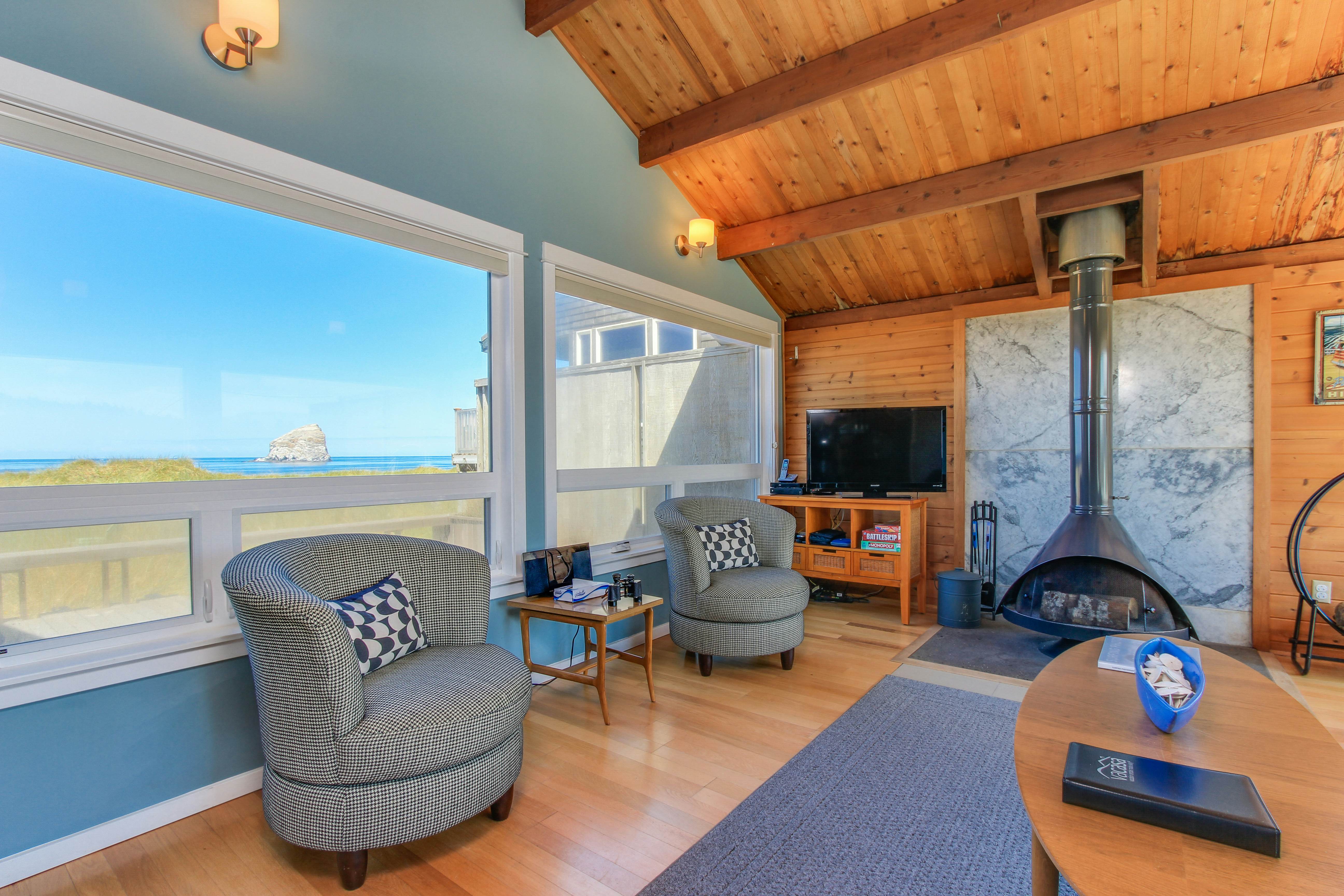 Modern, oceanfront home w/ stunning ocean views & nearby beach access