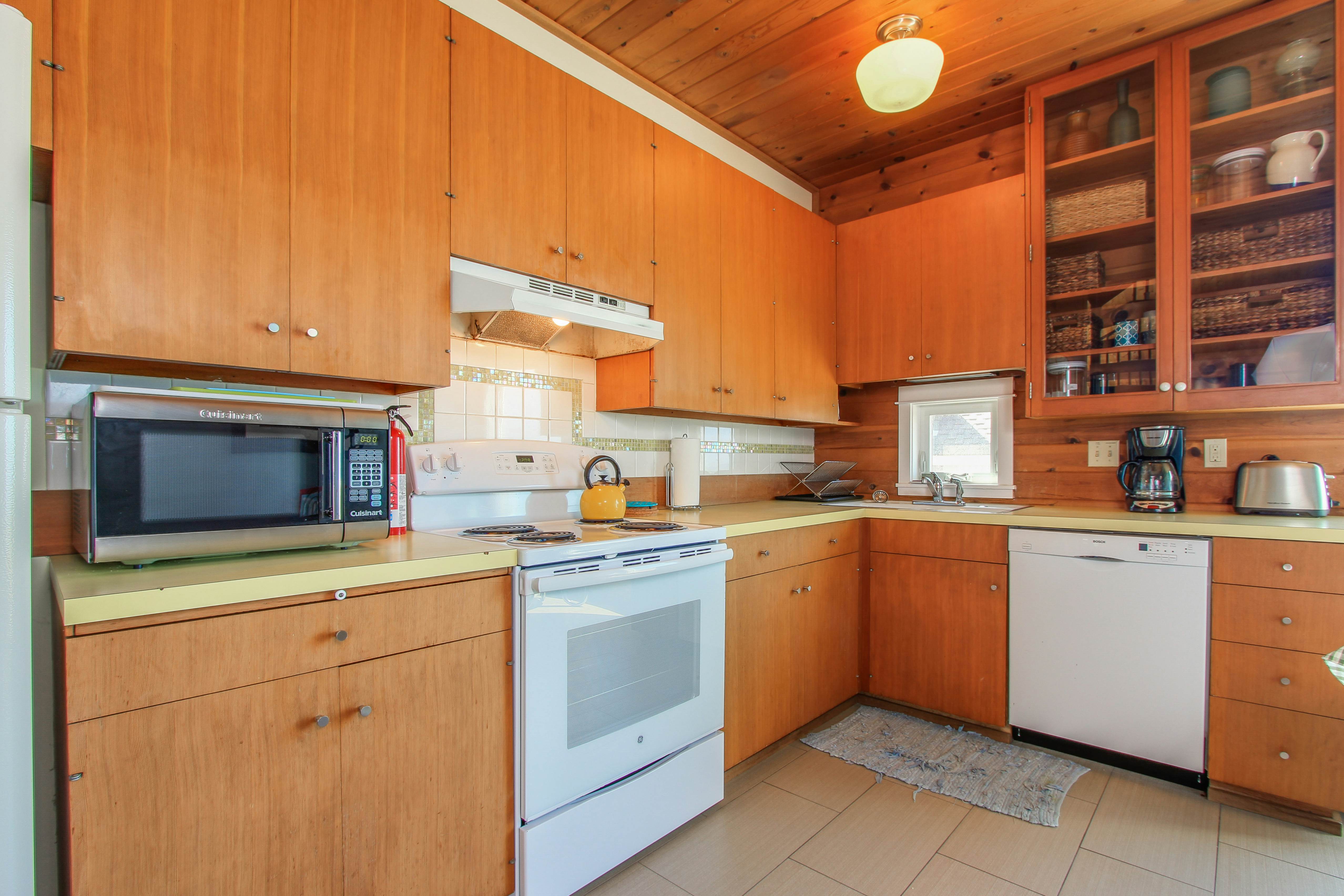 Modern, oceanfront home w/ stunning ocean views & nearby beach access