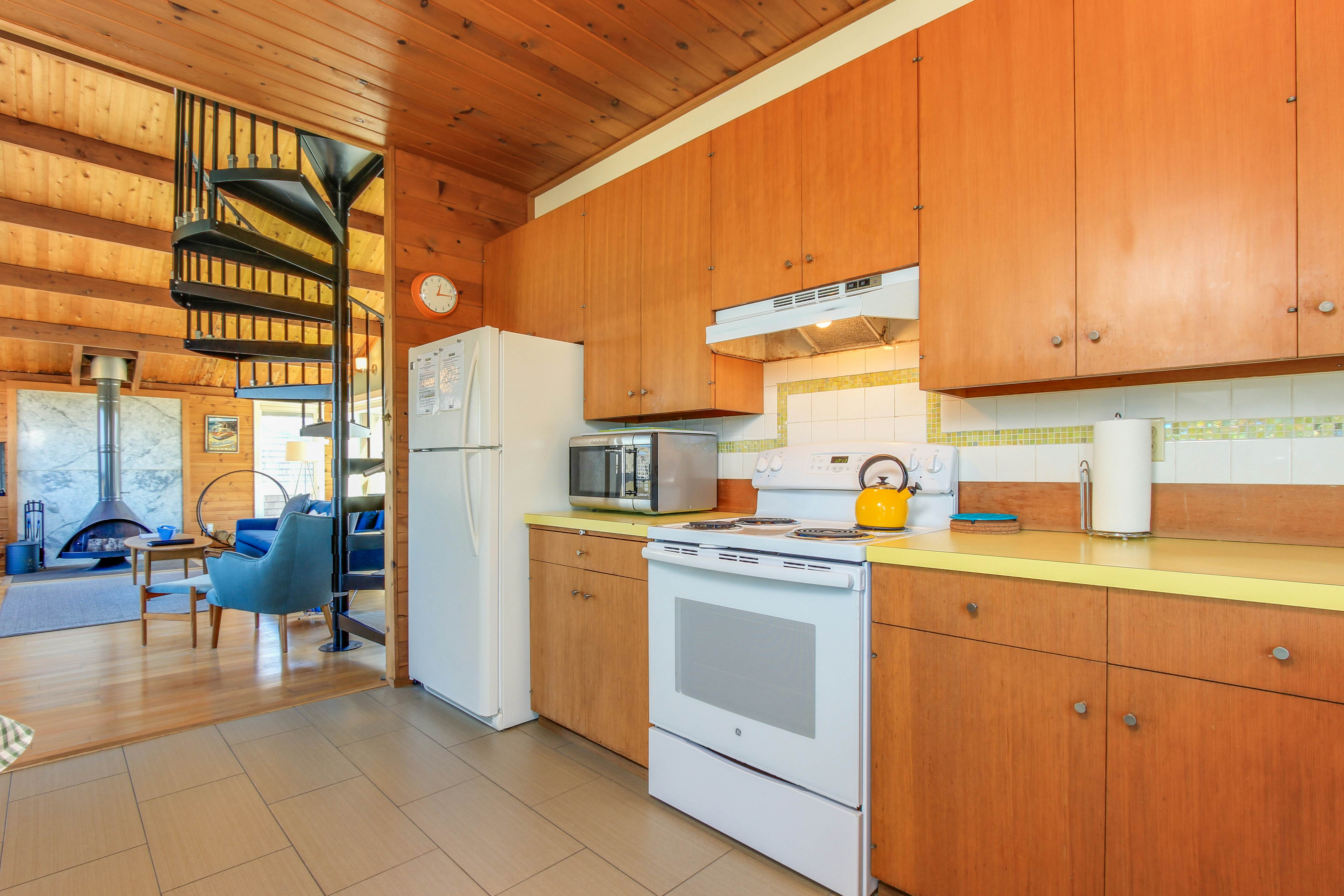 Modern, oceanfront home w/ stunning ocean views & nearby beach access