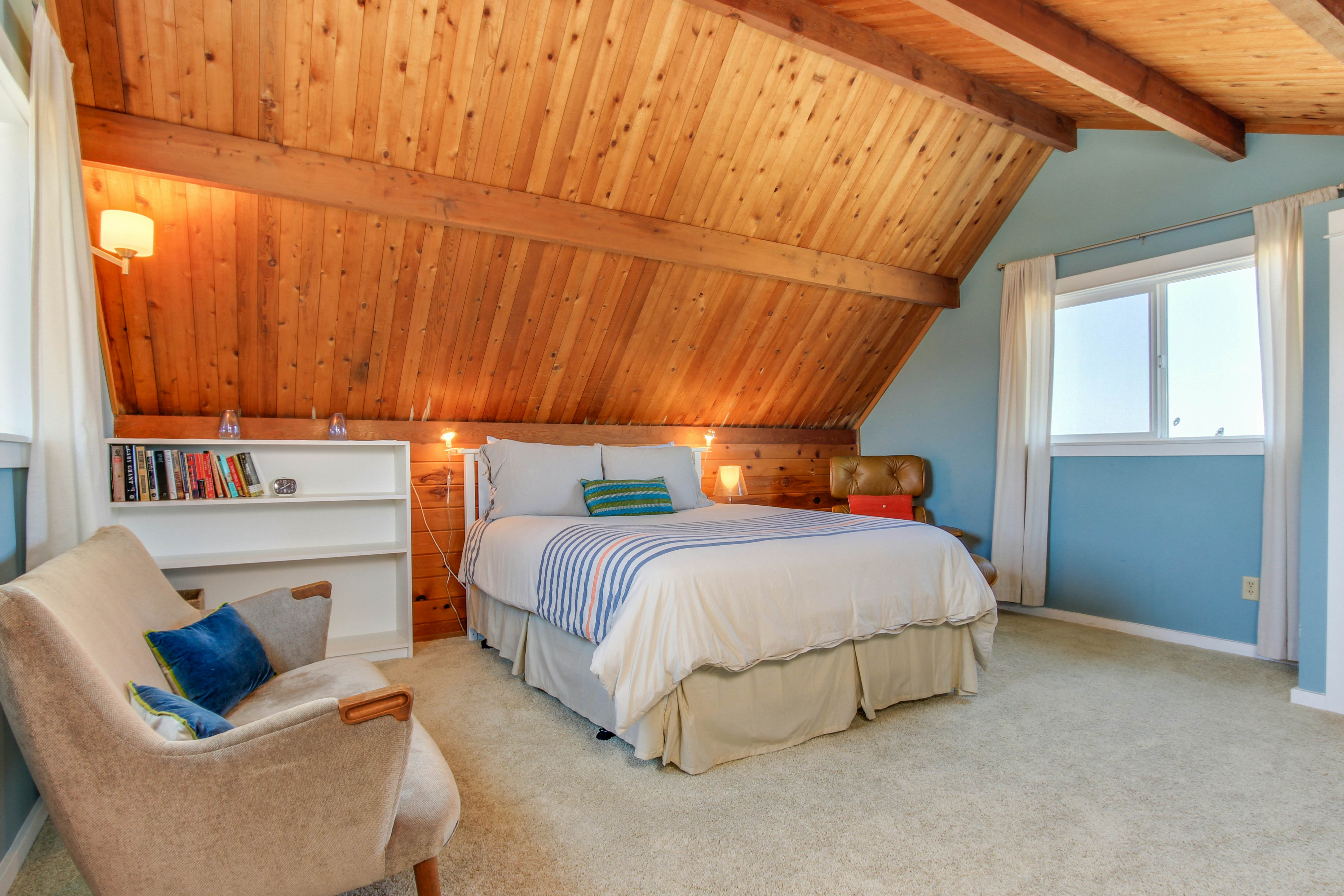 Modern, oceanfront home w/ stunning ocean views & nearby beach access