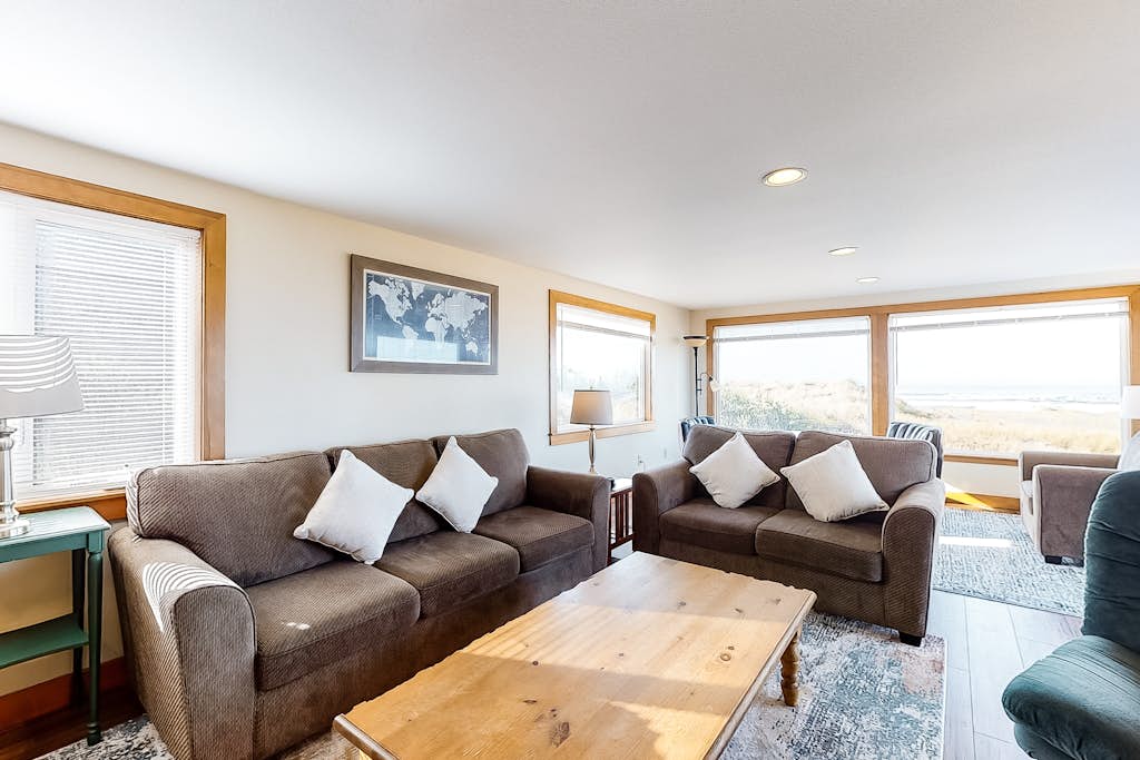 Beautiful oceanfront home with a gorgeous view