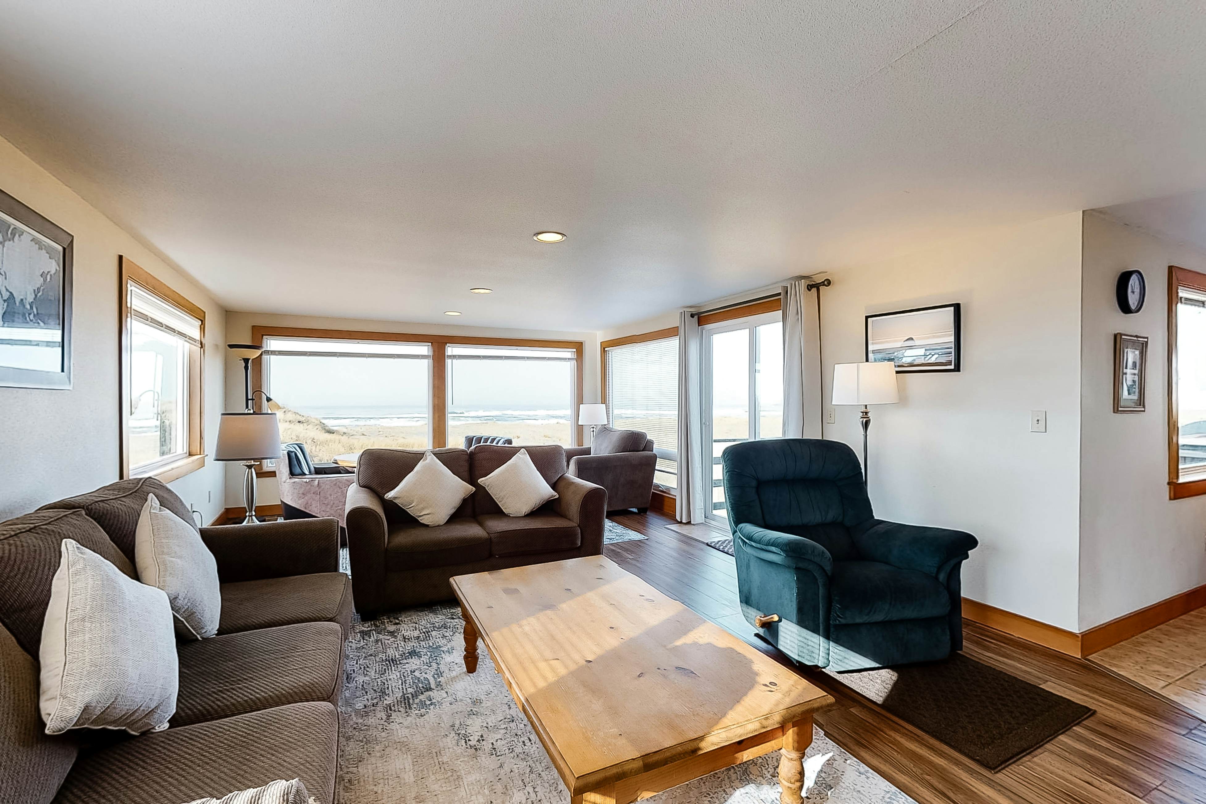 Beautiful oceanfront home w/ a gorgeous view