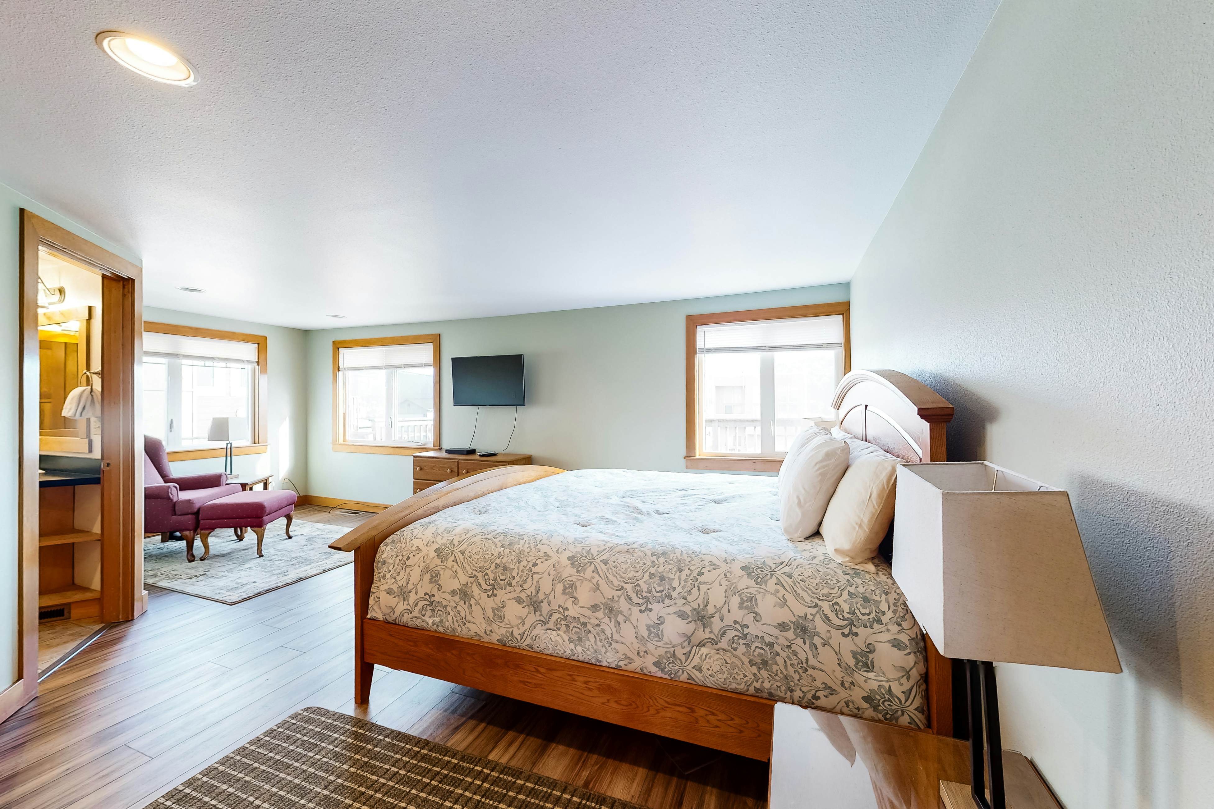 Beautiful oceanfront home w/ a gorgeous view