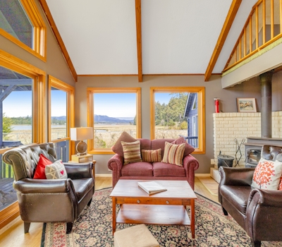 Serene Sandlake Bayfront Home with WiFi and Private Hot Tub Dogs Welcome
